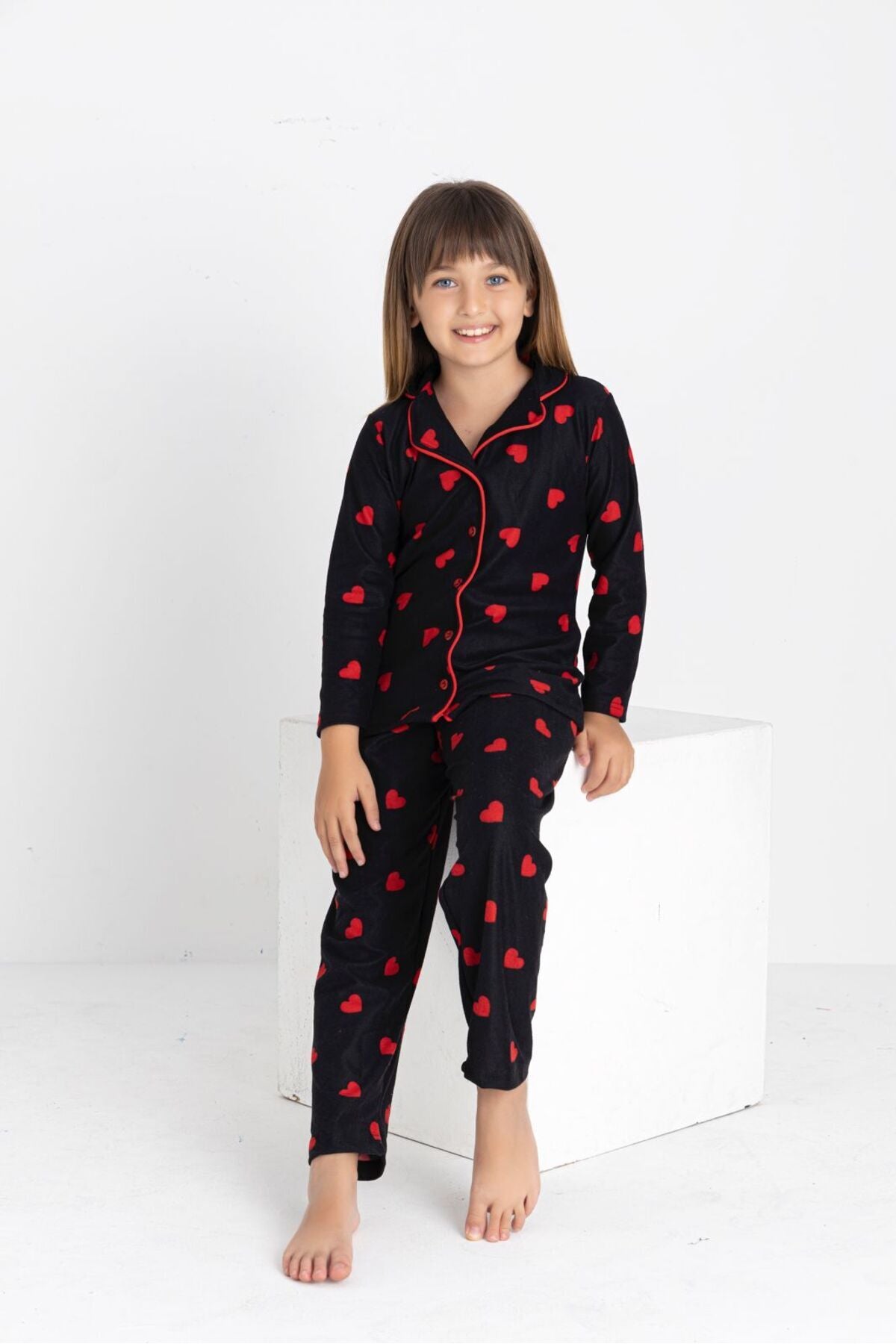 Kız çocuk pamuklu süet kumaş kışlık uzun kollu kalp desenli pijama takımı