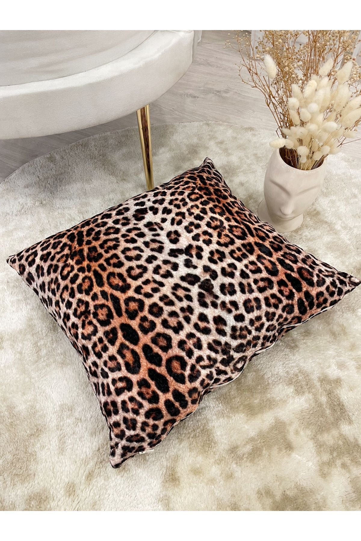 Leopar Desenli Kadife Kırlent Kılıfı  - 45x45