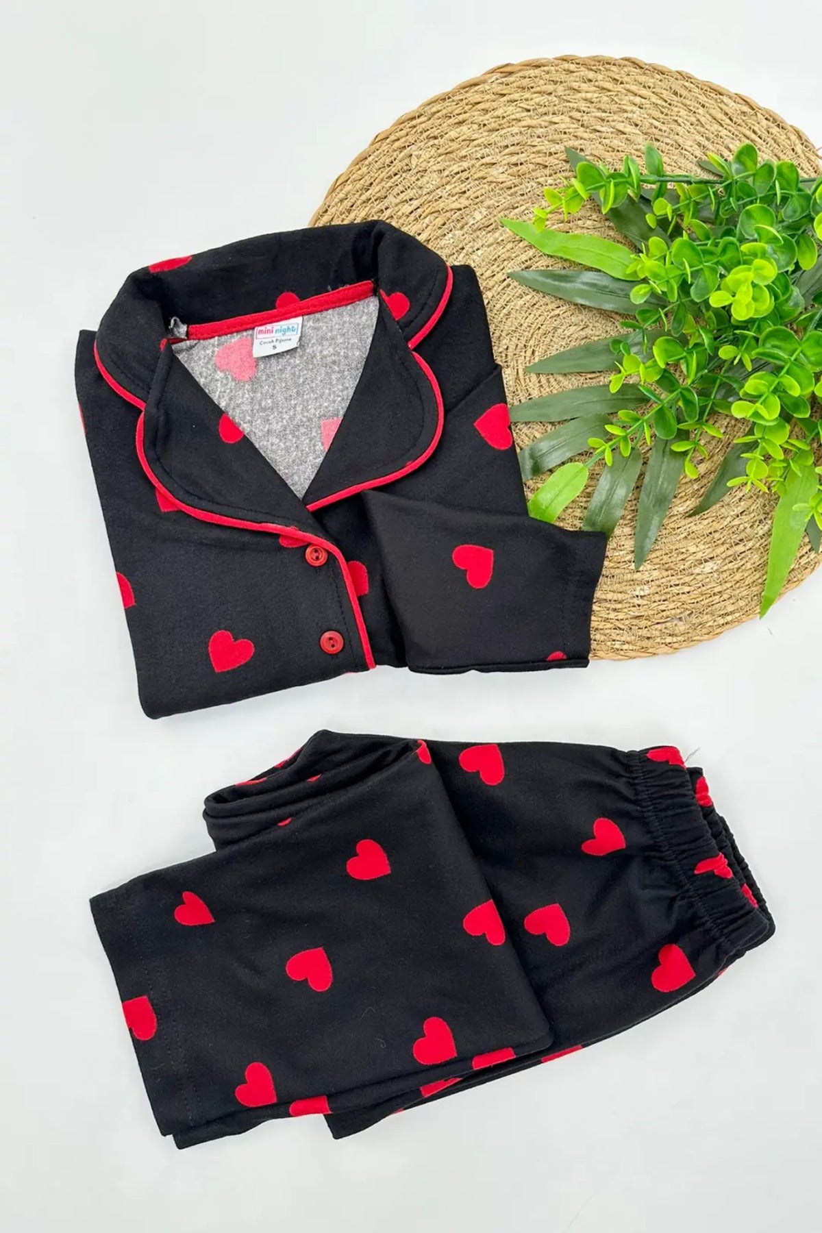 Kız çocuk pamuklu kalp desenli düğmeli uzun kollu pijama takımı