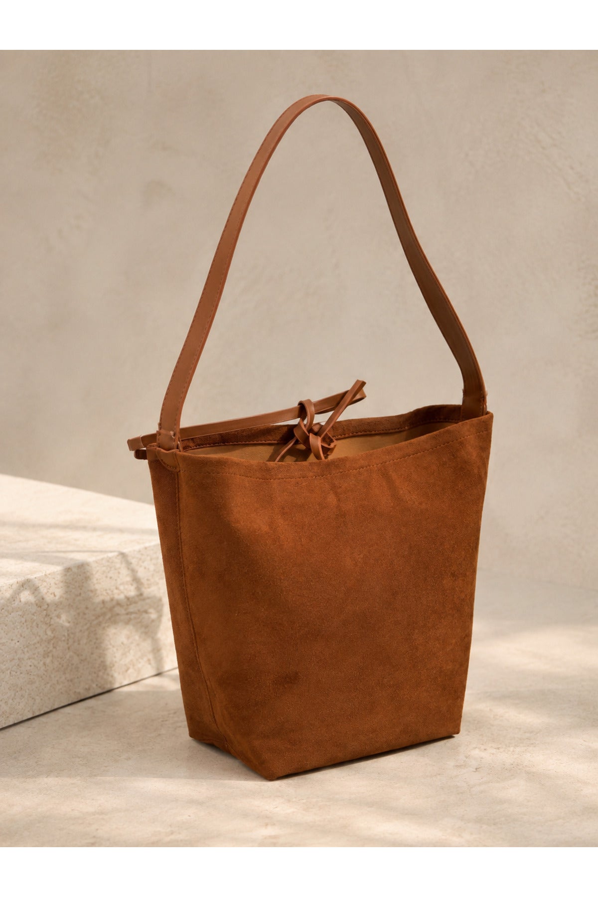 Kadın Taba Süet Görünümlü Kapaklı Çapraz Askılı Çanta 29x20 CNT729