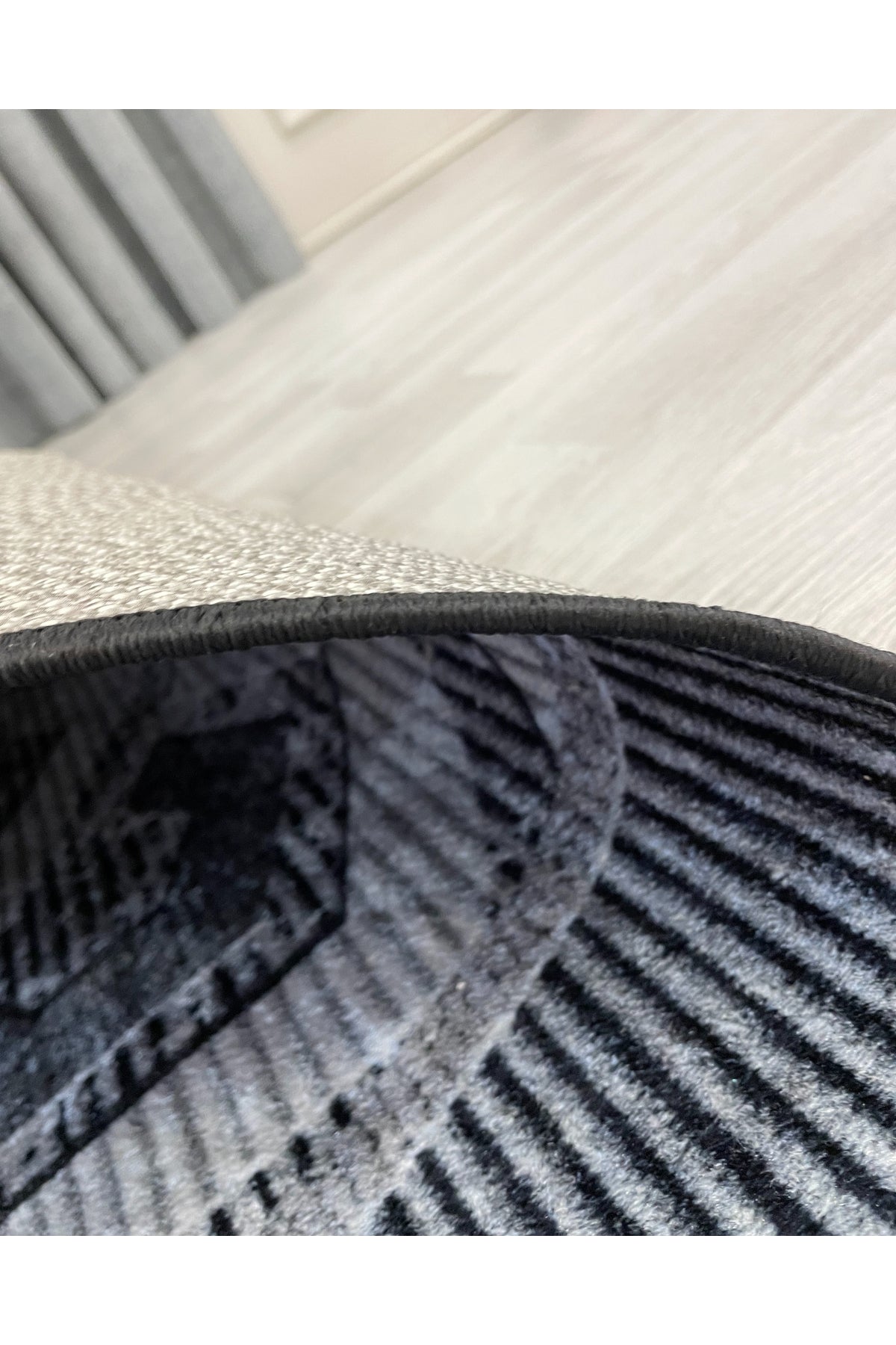 Gri Renk Kabartmalı Görünüm OVAL Lateks Deri Taban Halı