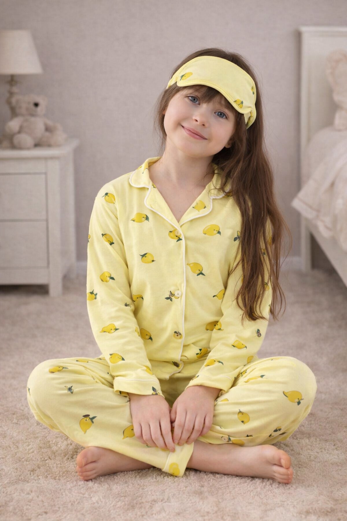 Kız çocuk pamuklu limon desenli düğmeli gömlek yaka pijama takımı (uyku bandı yoktur)