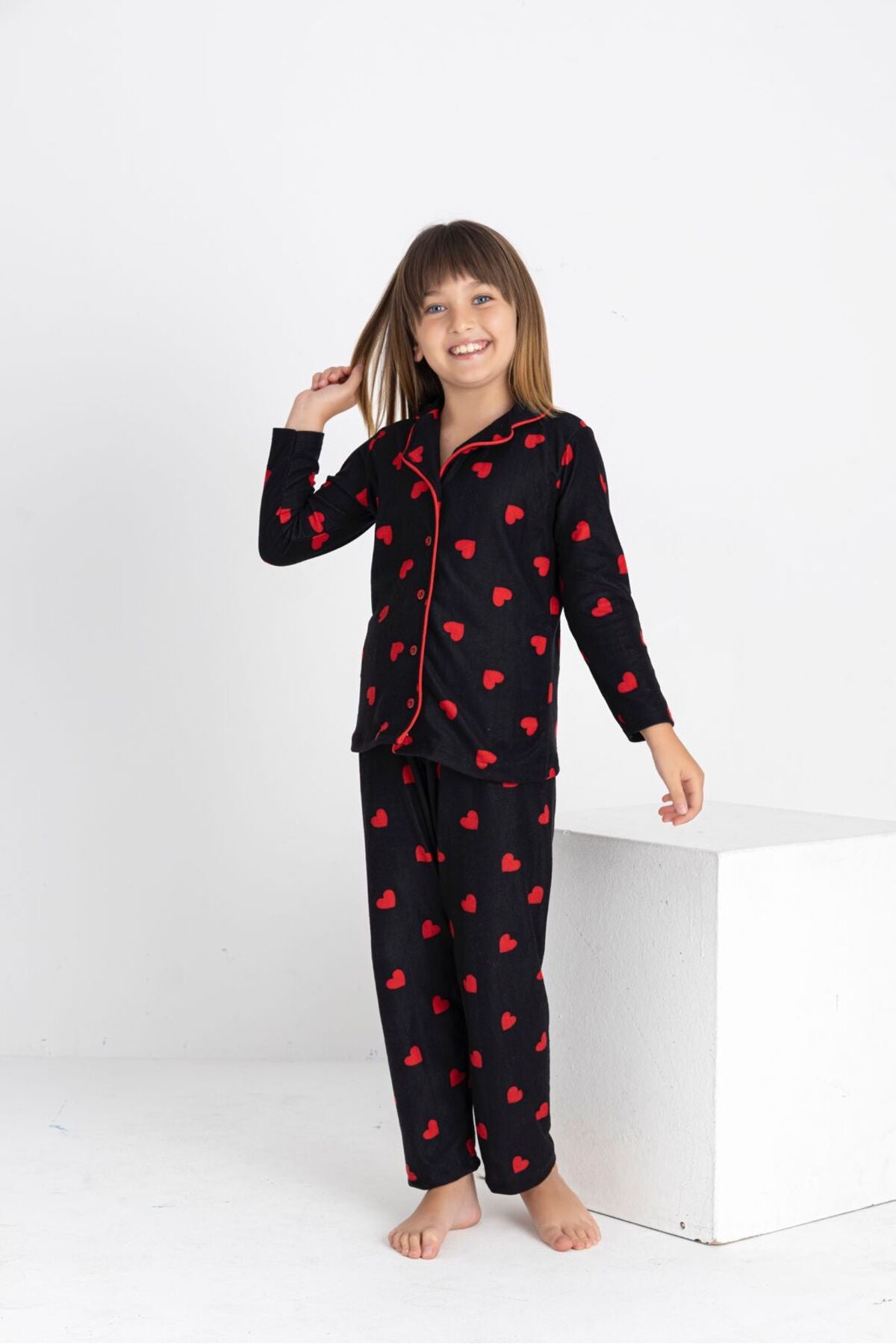 Kız çocuk pamuklu süet kumaş kışlık uzun kollu kalp desenli pijama takımı