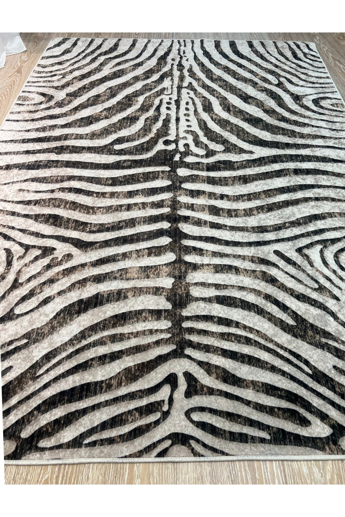 Zebra Desenli Yuvarlak Siyah - Gri Dekoratif Halı