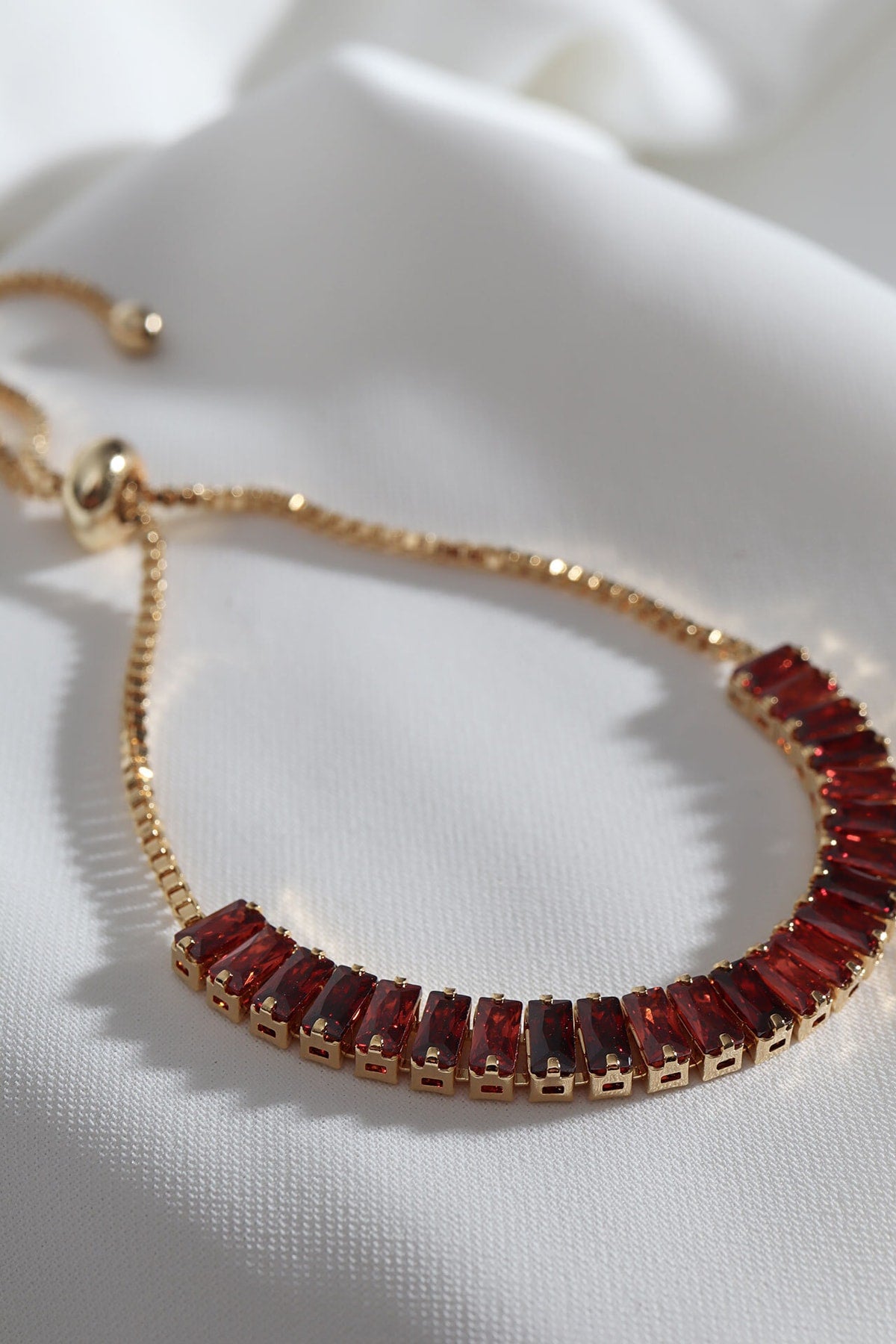Siyah Baget Taşlı Gold Asansörlü Su Yolu Bileklik