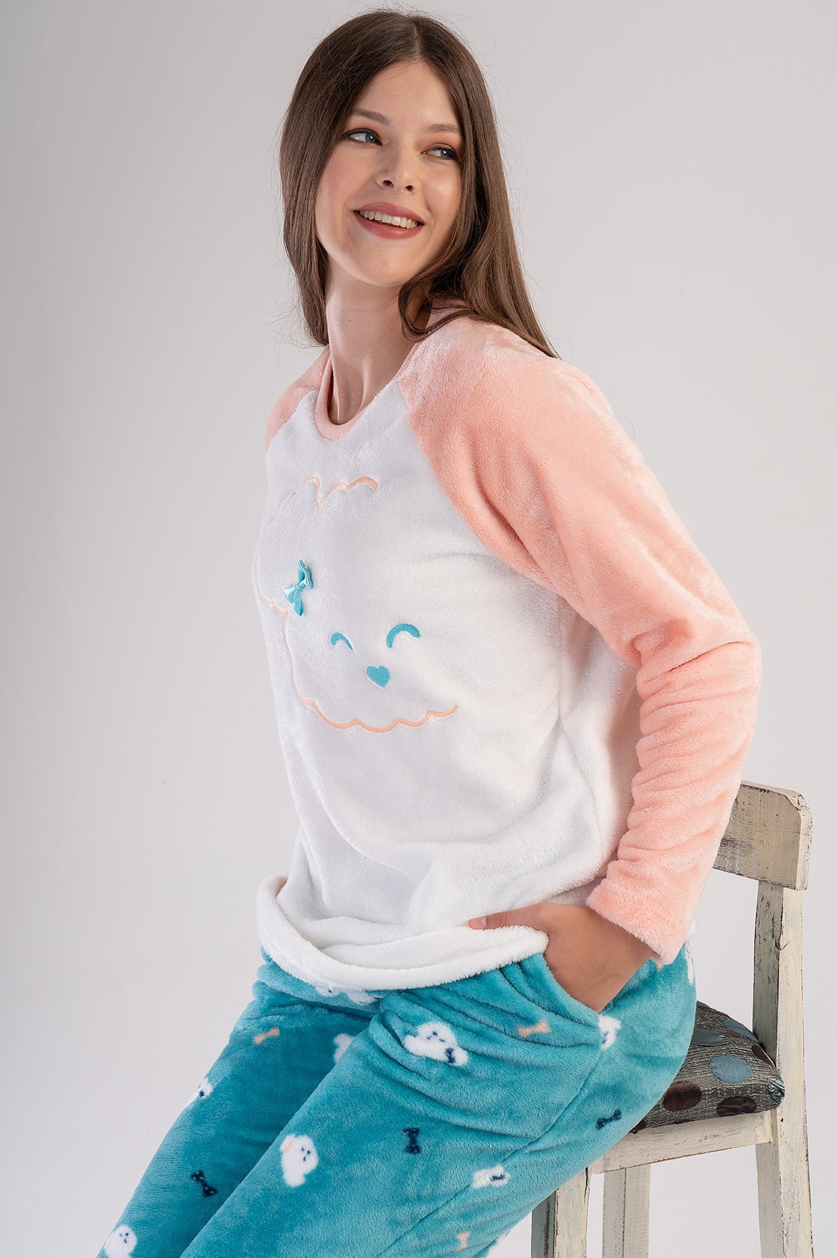 KADIN SOFT O YAKA REGLAN UZUN KOL ETEGI OVAL CEPLI PIJAMA TAKIM