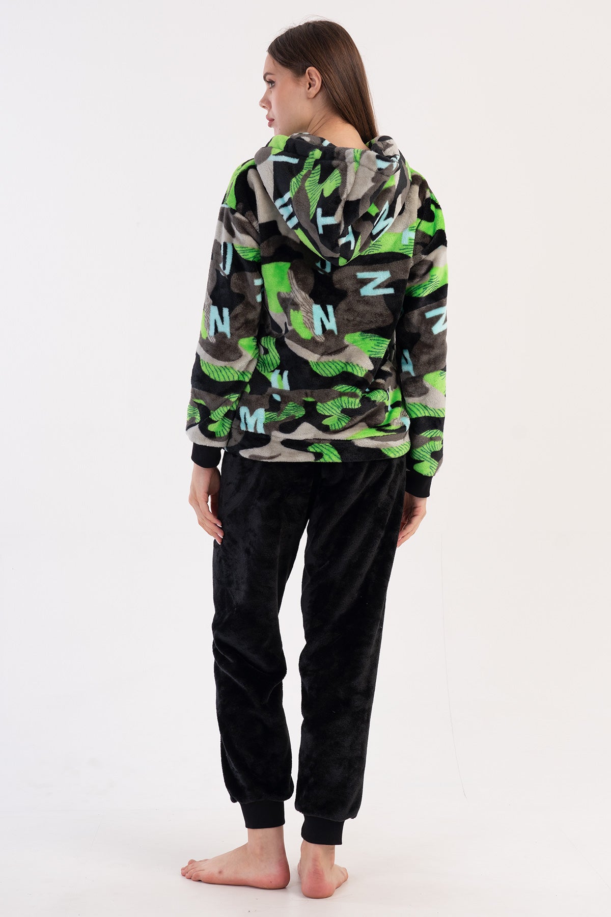 KADIN SOFT KAPSONLU DUSUK OMUZLU YARIM FERMUARLI UZUN KOL KANGURU CEPLI MANSETLI PIJAMA TAKIM