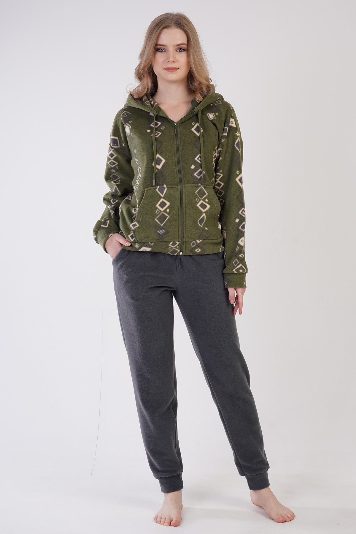 KADIN POLAR KAPSONLU DUSUK OMUZLU FERMUARLI UZUN KOL MANSETLI CEPLI PIJAMA TAKIM