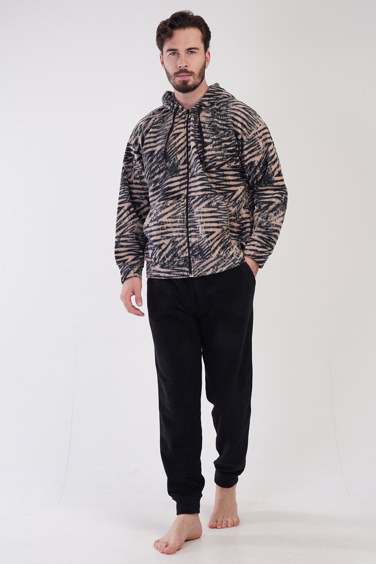 CEPLI ERKEK POLAR KAPSONLU DUSUK OMUZLU FERMUARLI UZUN KOL MANSETLI PIJAMA TAKIM