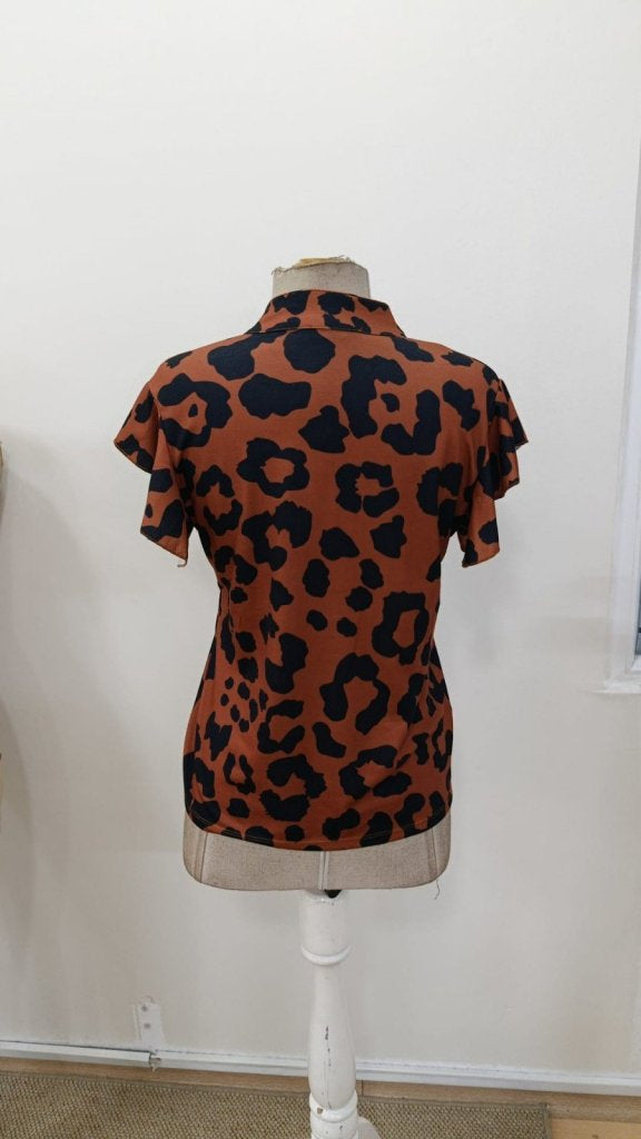 Kadın Kısa Fırfır Kollu V Yakalı Leopar Desenli Süprem Bluz, 31118