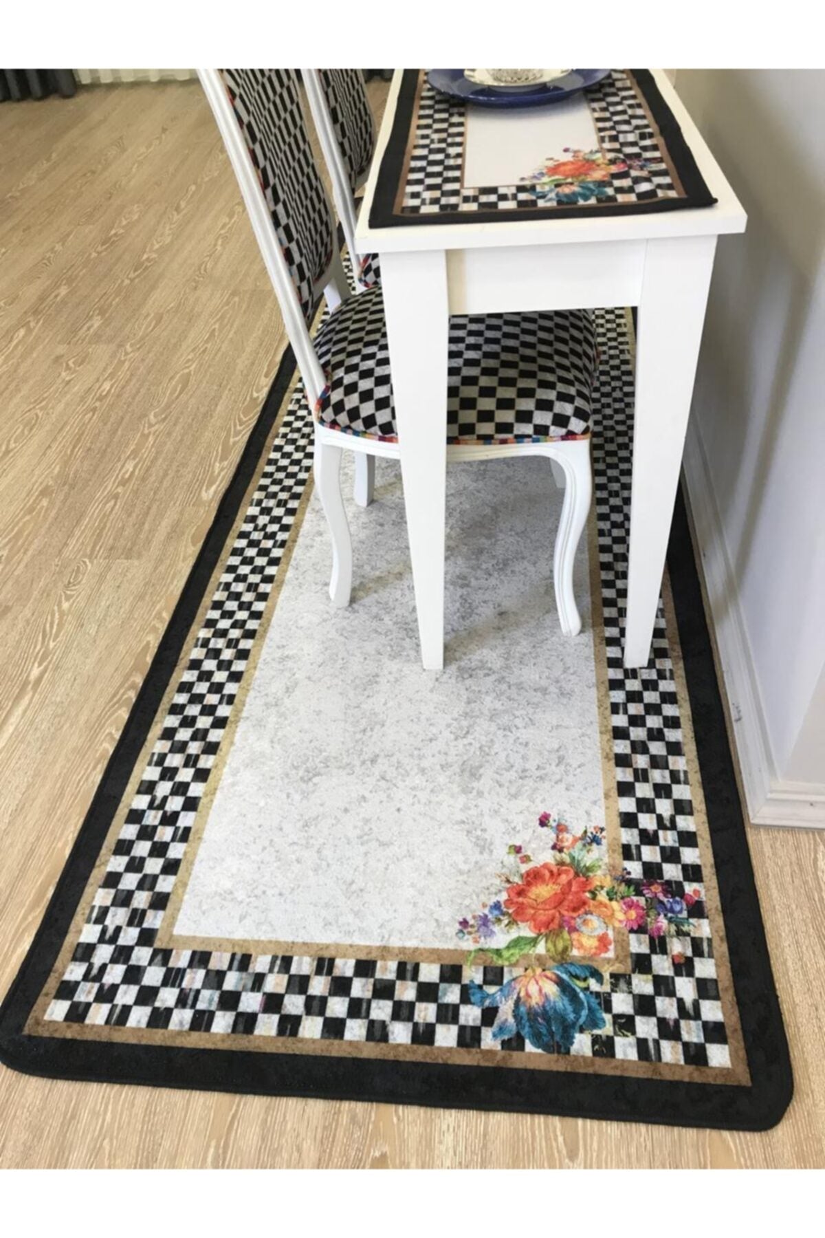 Dama Çiçekli Lateks Taban Saçaksız Mutfak Halı