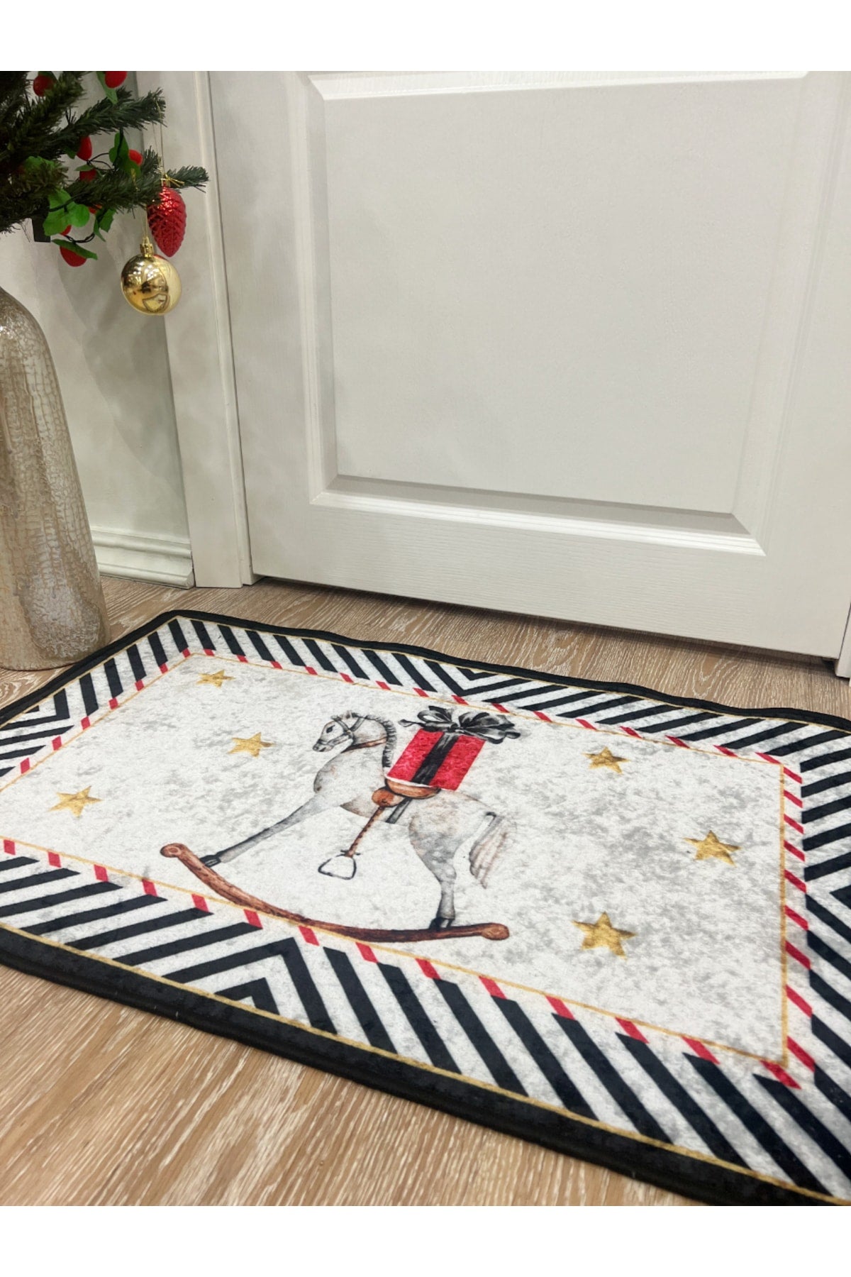 Present Yılbaşı Lateks Taban Kapı Önü Paspası (ebat 60x90) Gri-siyah