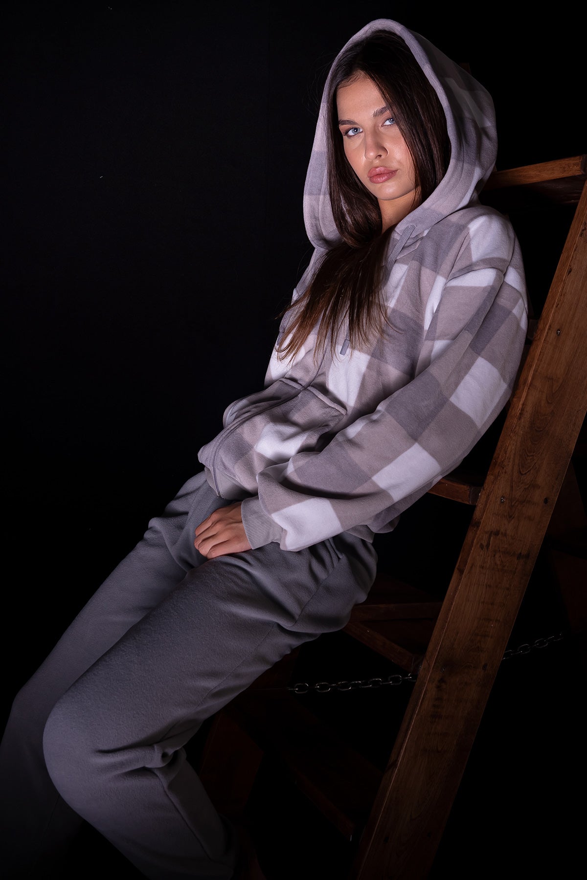 KADIN POLAR KAPSONLU DUSUK OMUZLU UZUN KOL FERMUARLI KANGURU CEPLI MANSETLI PIJAMA TAKIM