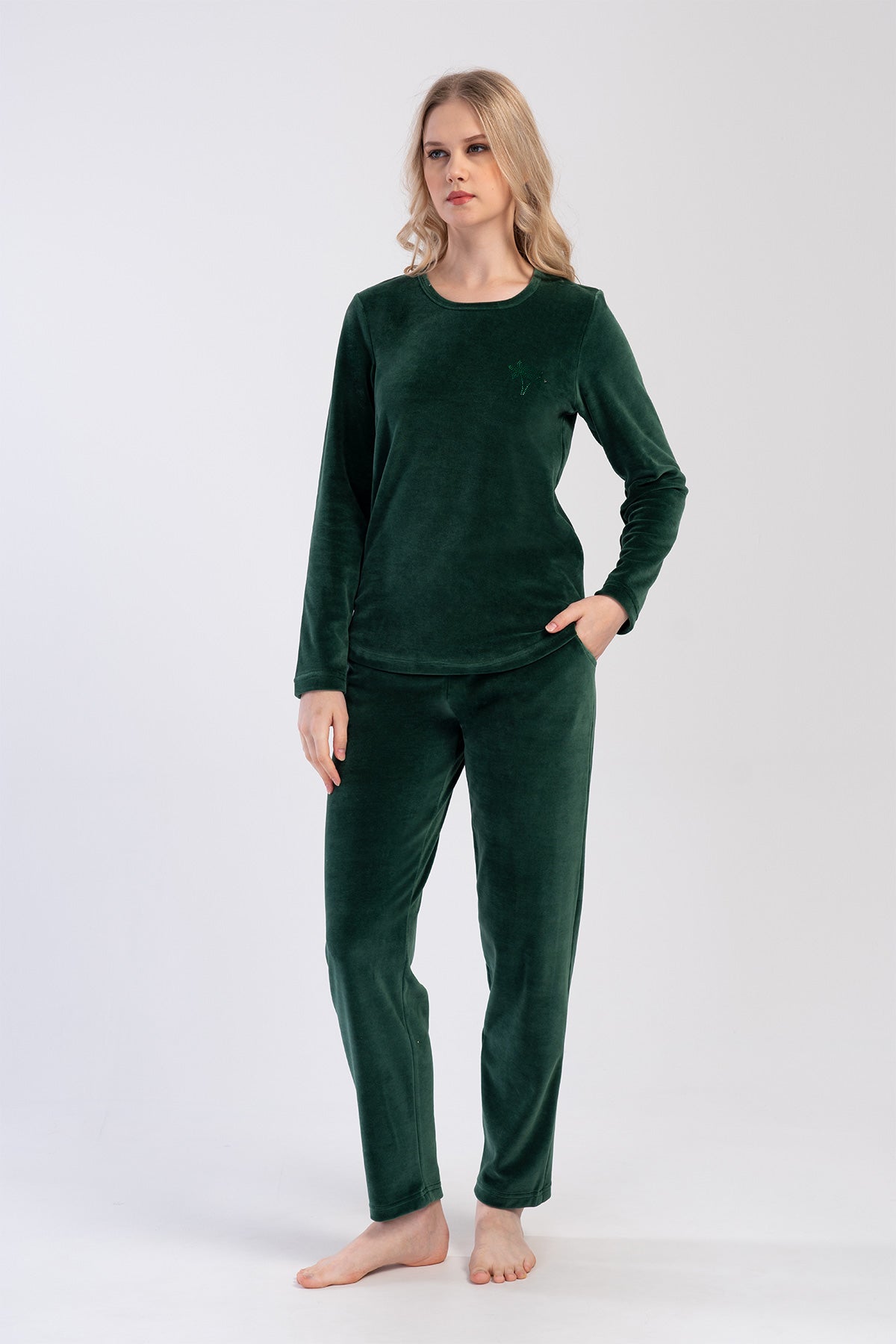 Woman Velvet Emerald Pocket Detail Pyjama Set