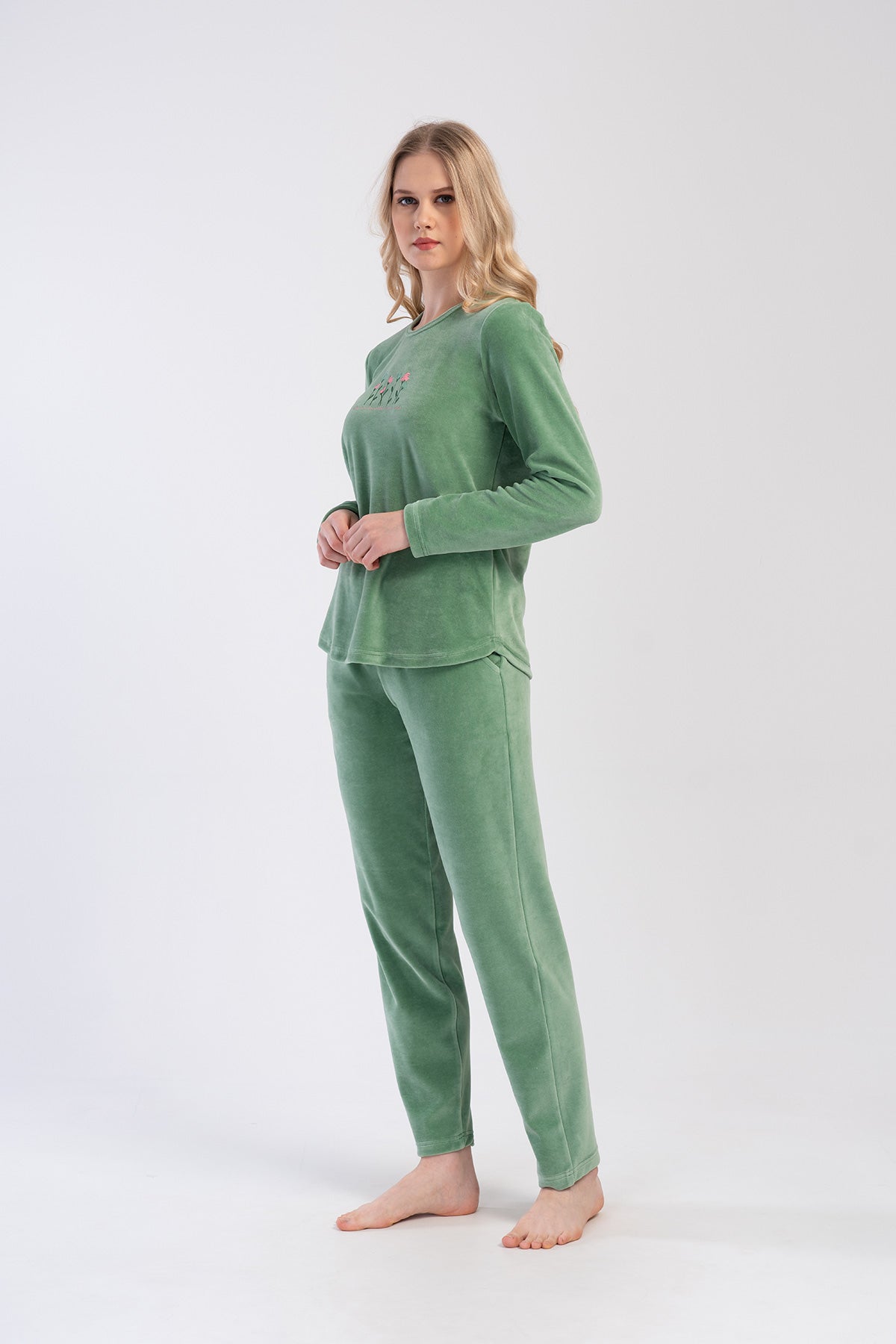 Woman Walve Velvet Pyjama Set