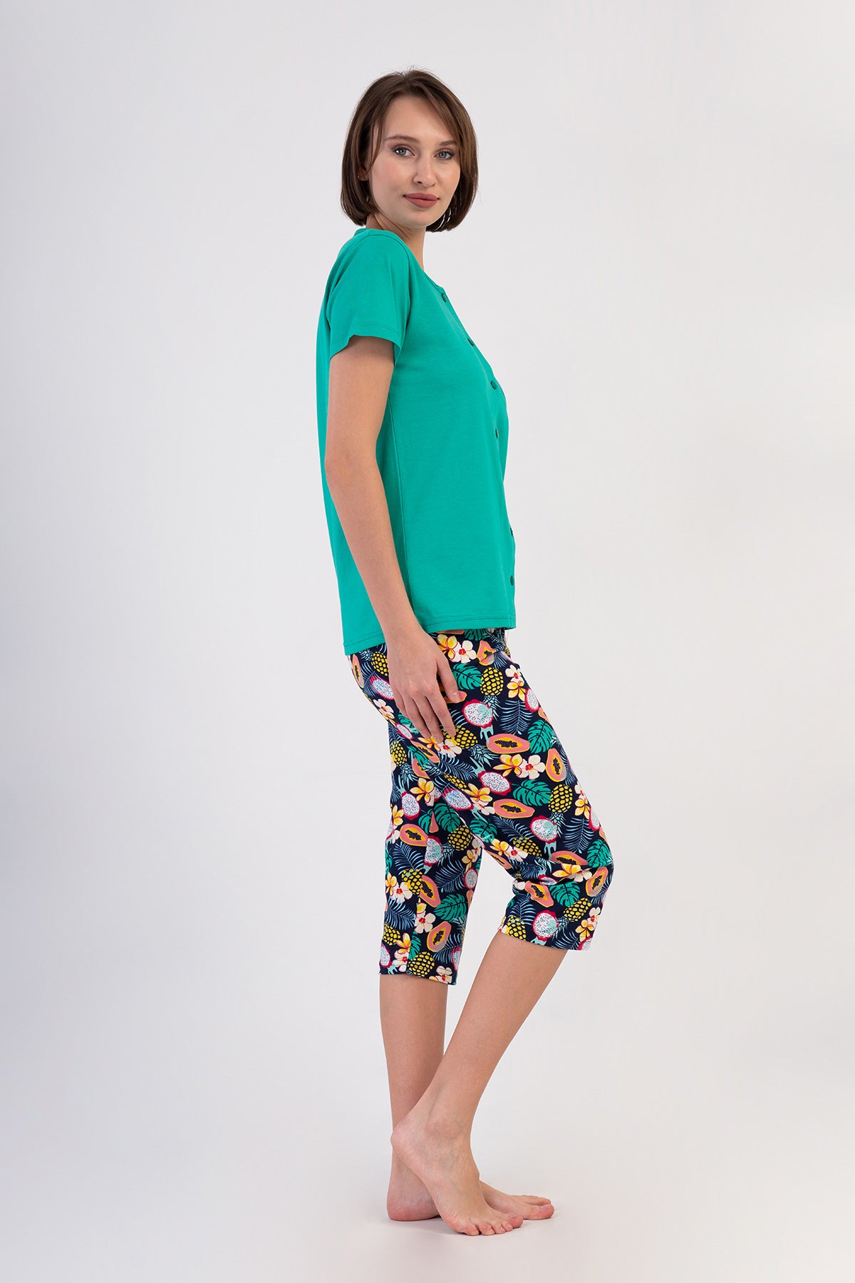 Woman Supreme Sola Buttoned Capri Set