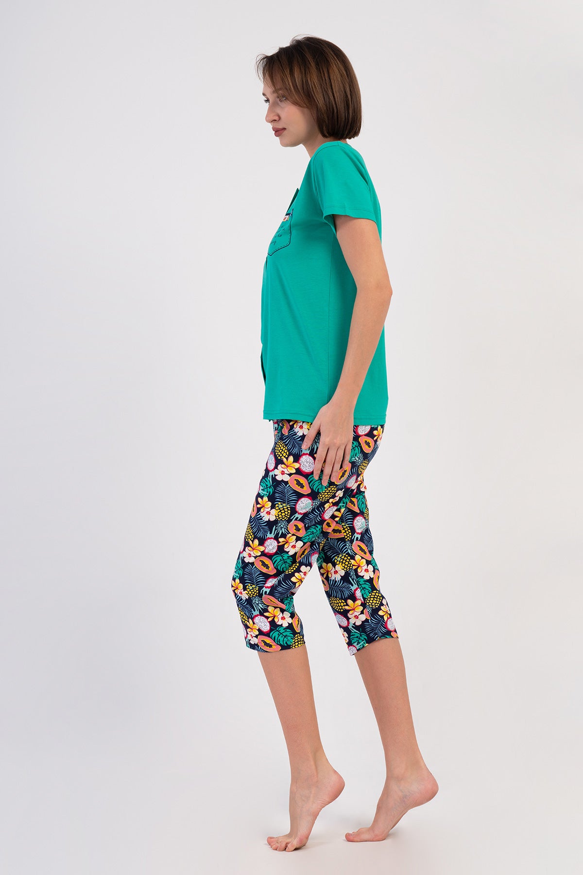 Woman Supreme Sola Buttoned Capri Set