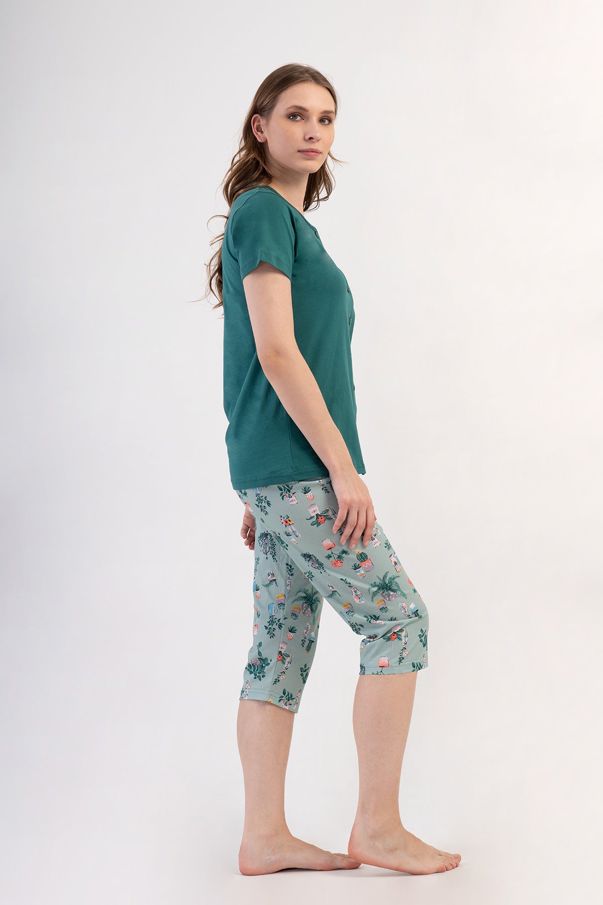 Woman Supreme Kima Buttoned Capri Set