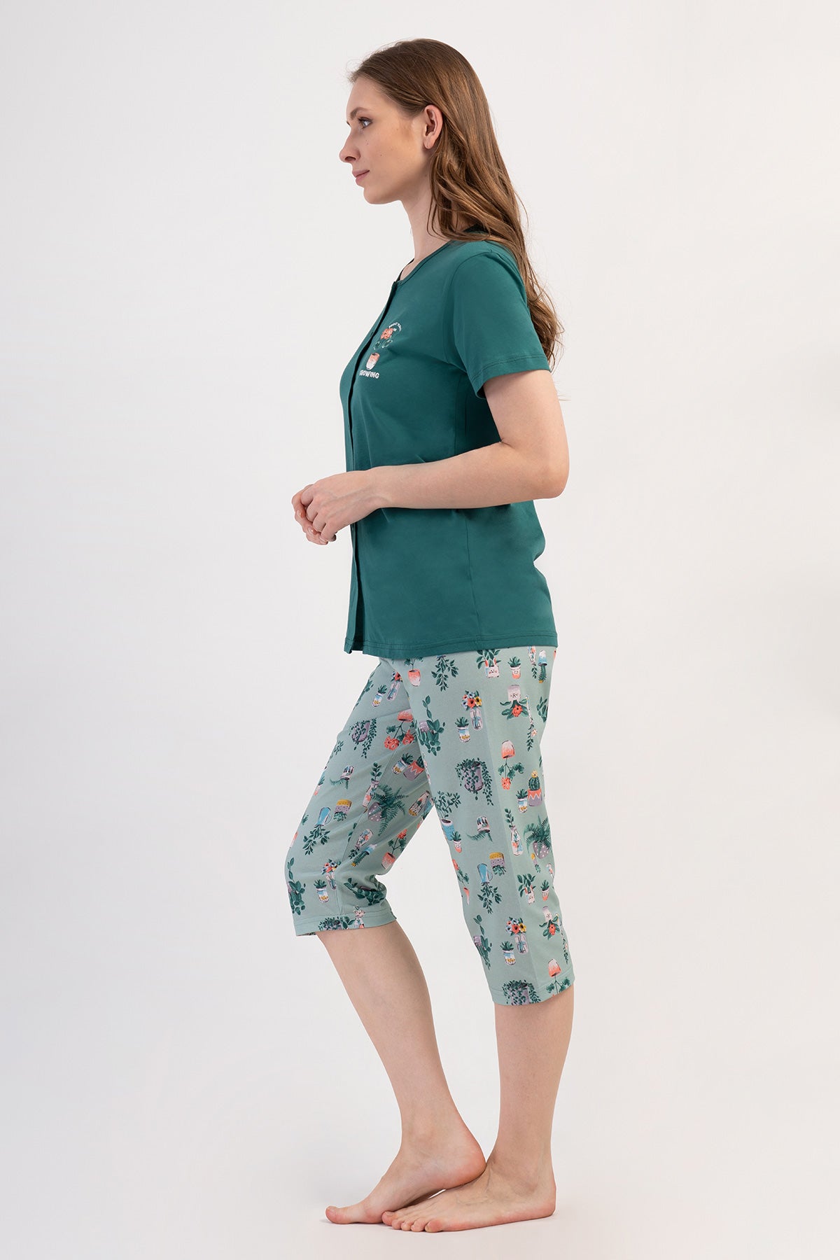 Woman Supreme Kima Buttoned Capri Set