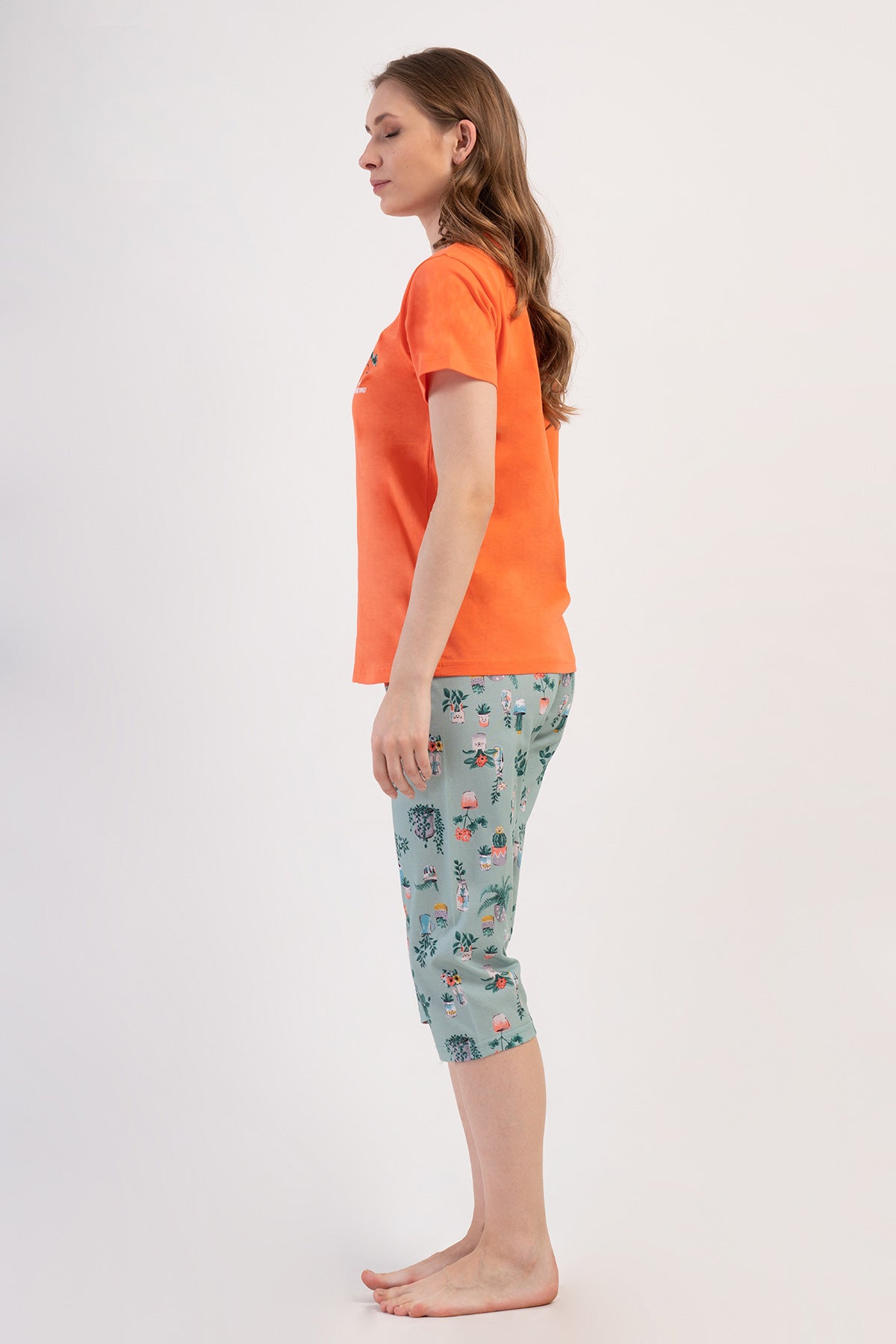 Woman Supreme Kima Buttoned Capri Set