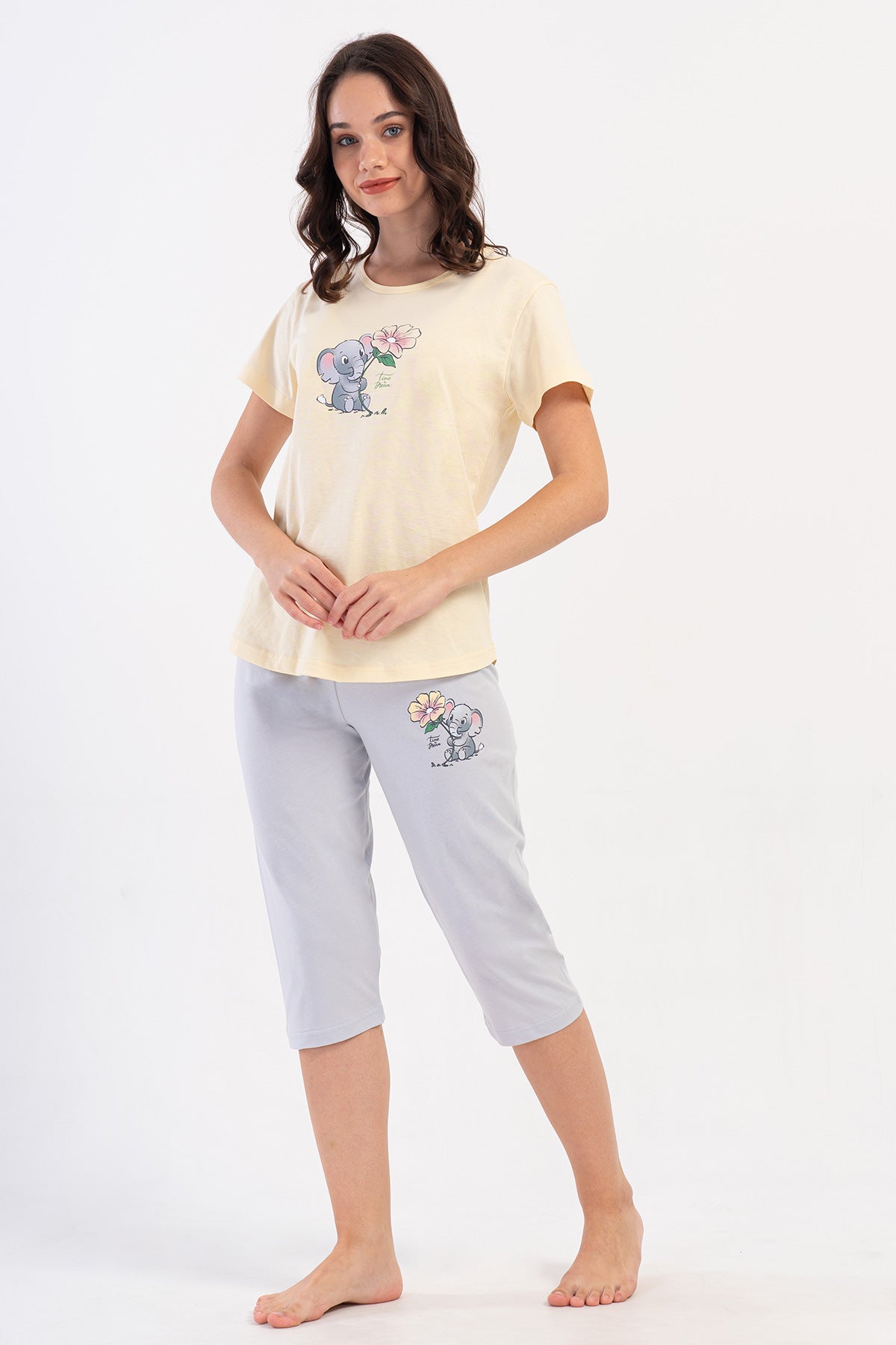 Woman Supreme Pose Capri Set 