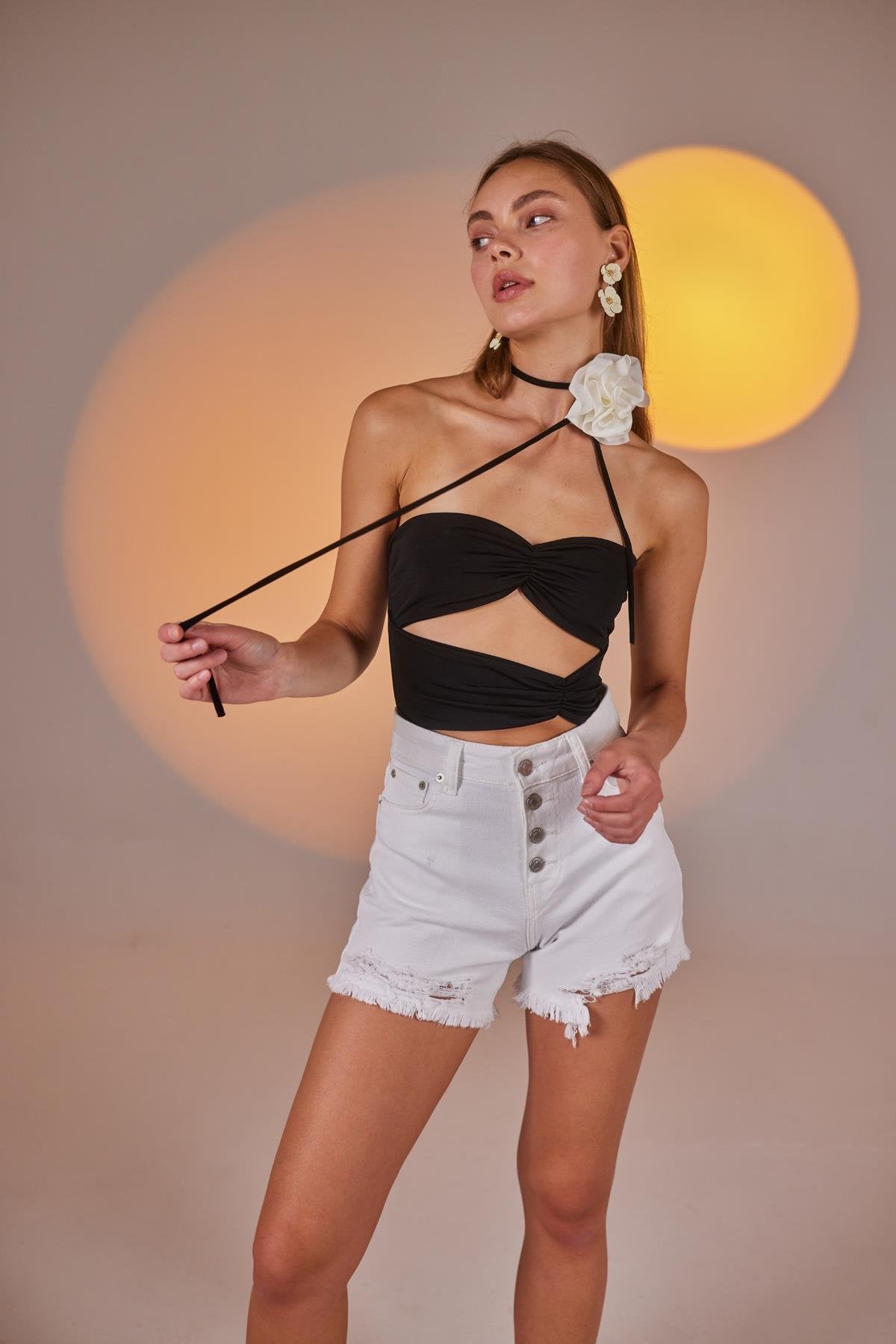 Yırtık Detaylı Likralı Distressed Jean Şort Beyaz