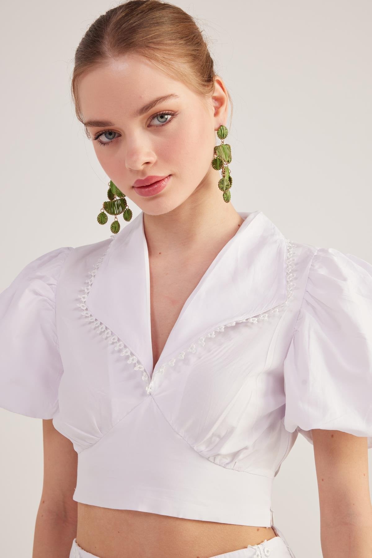 Brode Detaylı, Balon Kollu, Kuşaklı Fairy Gömlek Beyaz