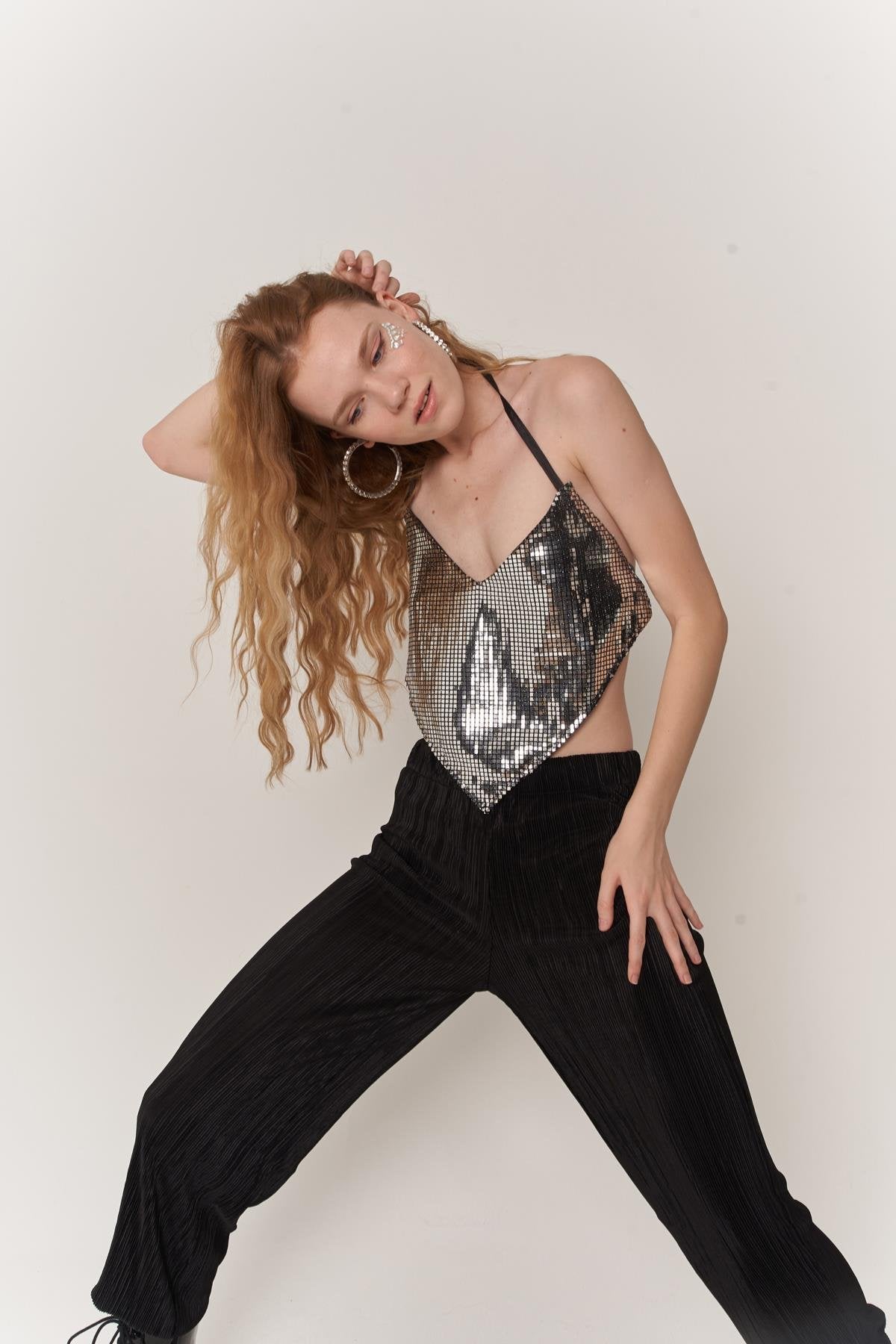 Üçgen Kesim Boyundan Bağlamalı Glammy Crop Gümüş