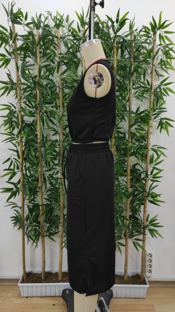 Women's Two-Thread Cropped Top and Skirt Set