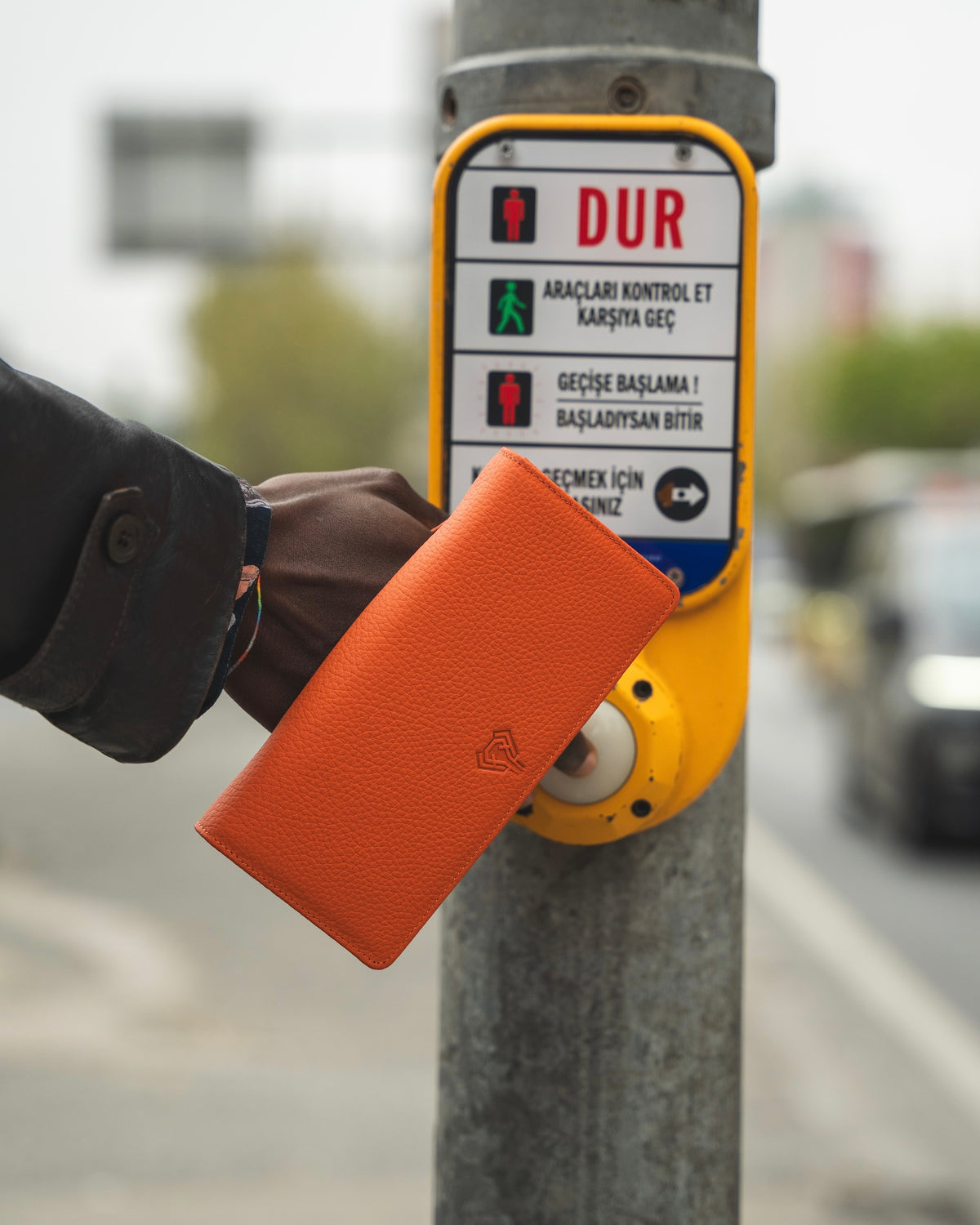 Telefon Bölmeli Cüzdan Hakiki Deri Guti – El Tutamaçlı Turuncu Renk | 2028
