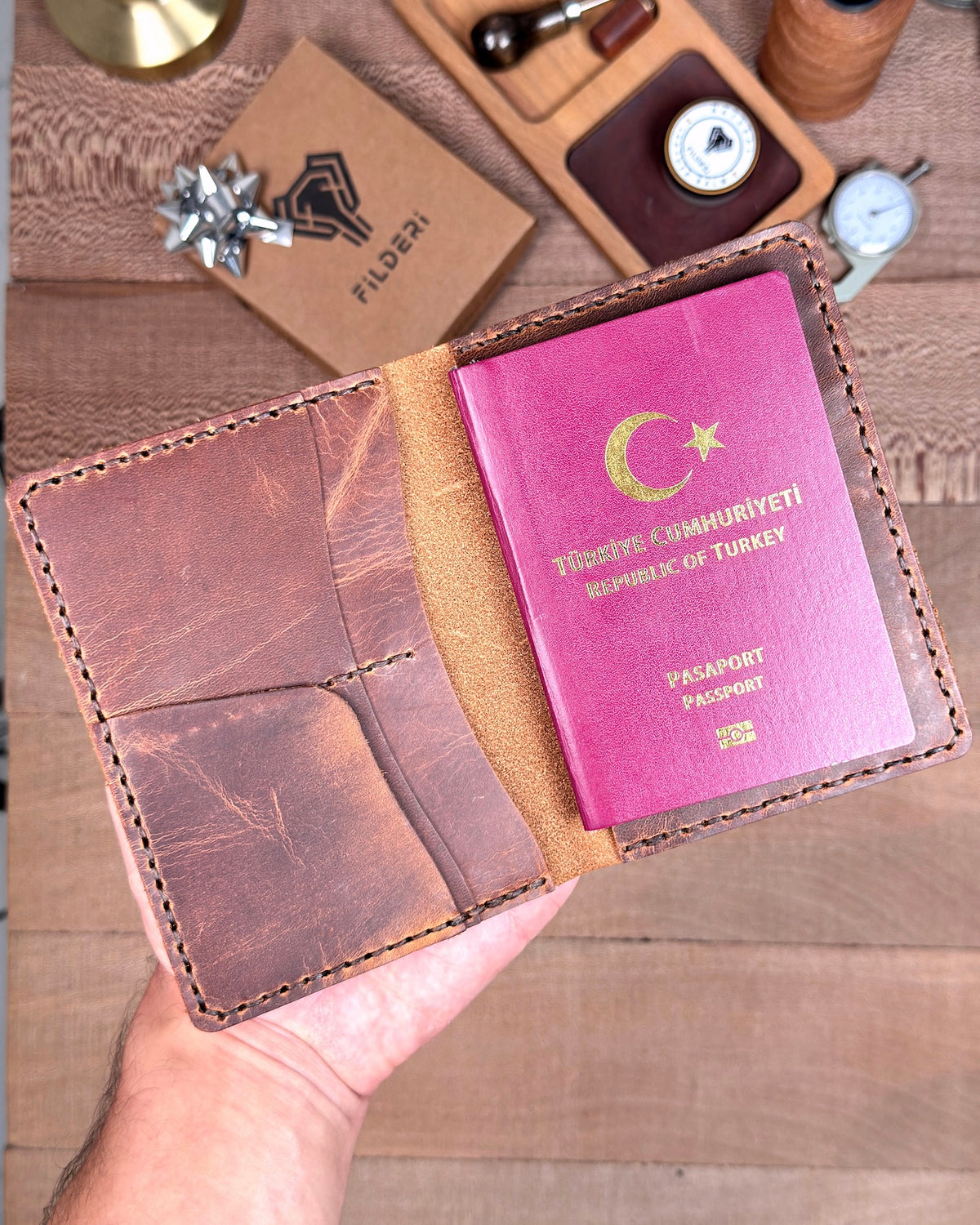 Deri Pasaport Kılıfı ve Valiz Etiketi Fındık Renk 2038