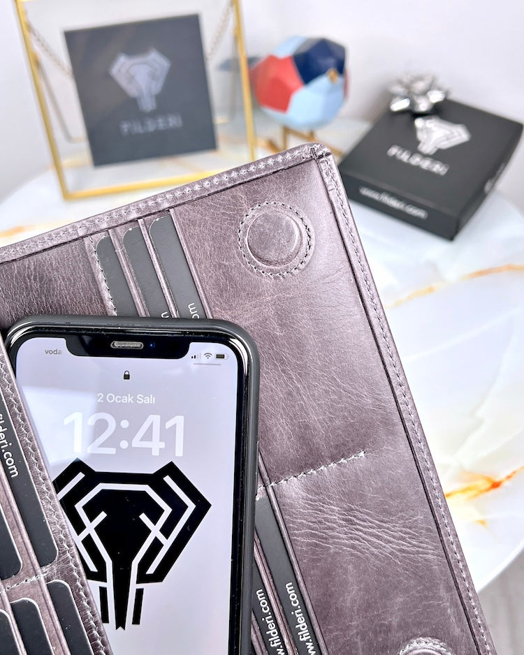 Telefon Bölmeli Cüzdan Hakiki Deri – El Tutamaçlı Gri Renk | 2028