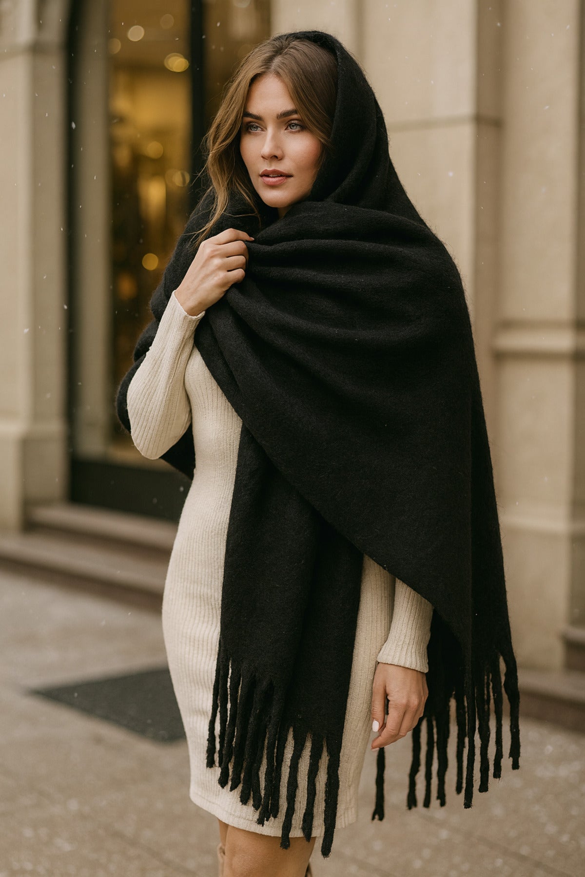Siyah Kalın Püsküllü Şal – Yumuşak Ve Geniş Yapı, Soğuk Hava Için Ideal Sal1257