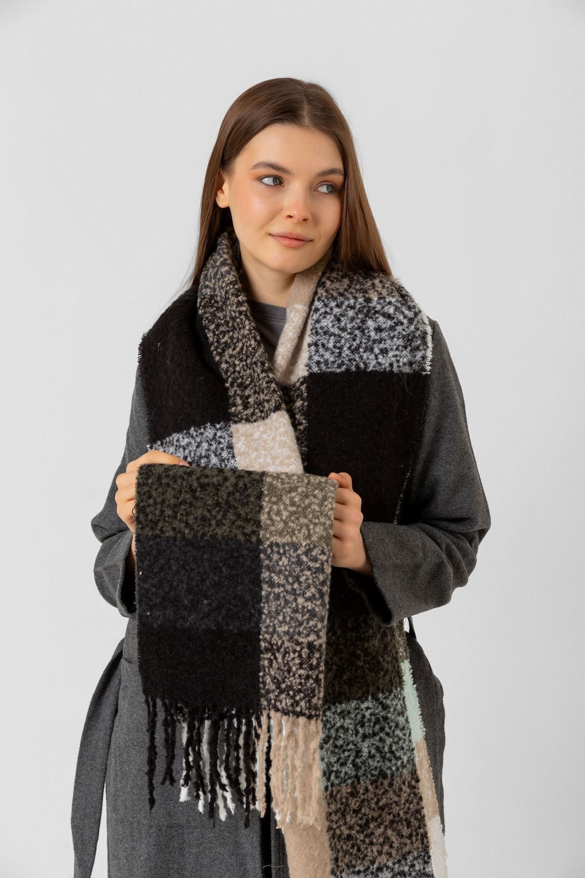 Siyah Kare Desenli Püsküllü Kalın Sıcak Tutan Şık Kışlık Atkı Sal1292