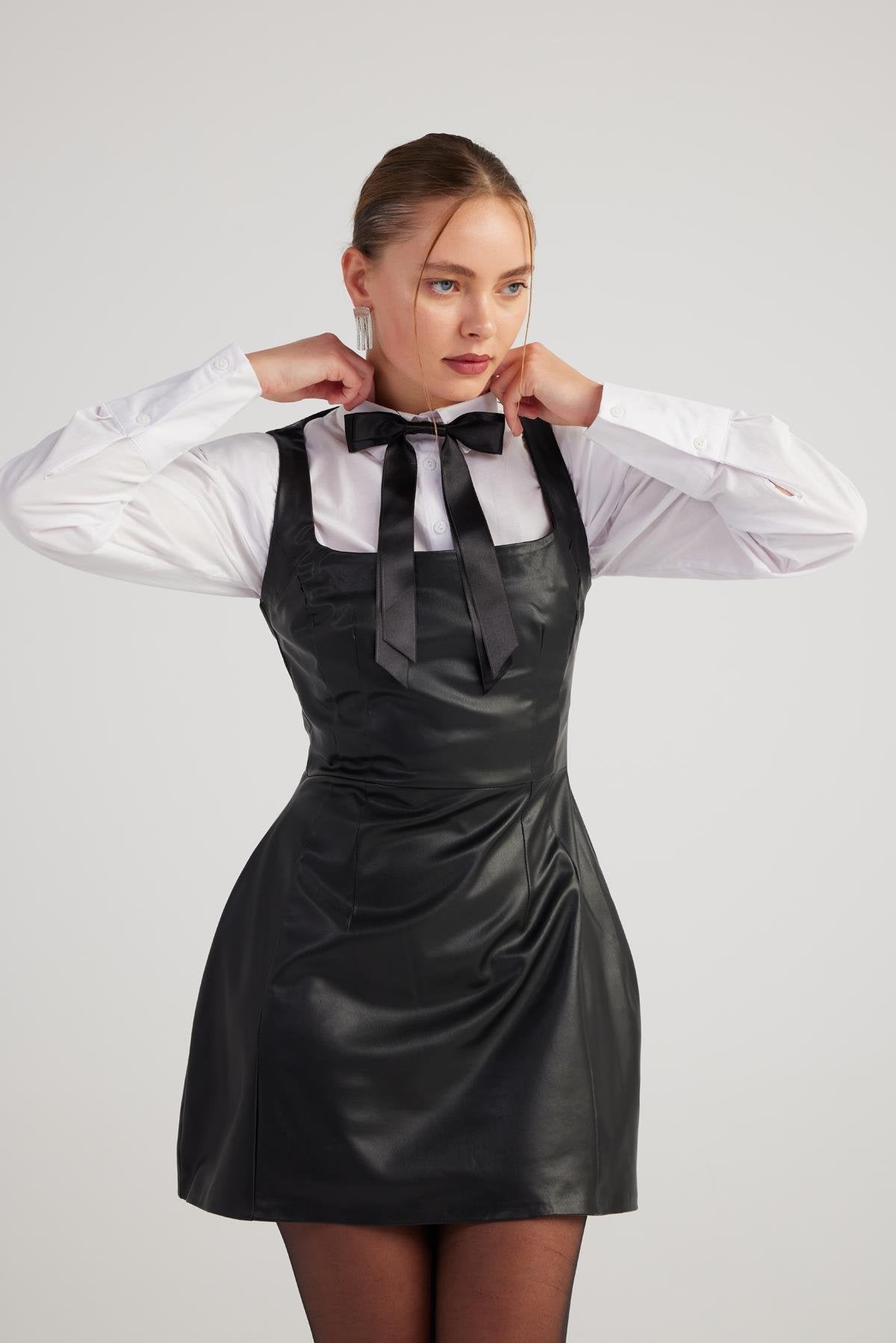 Larissa Elbise Siyah