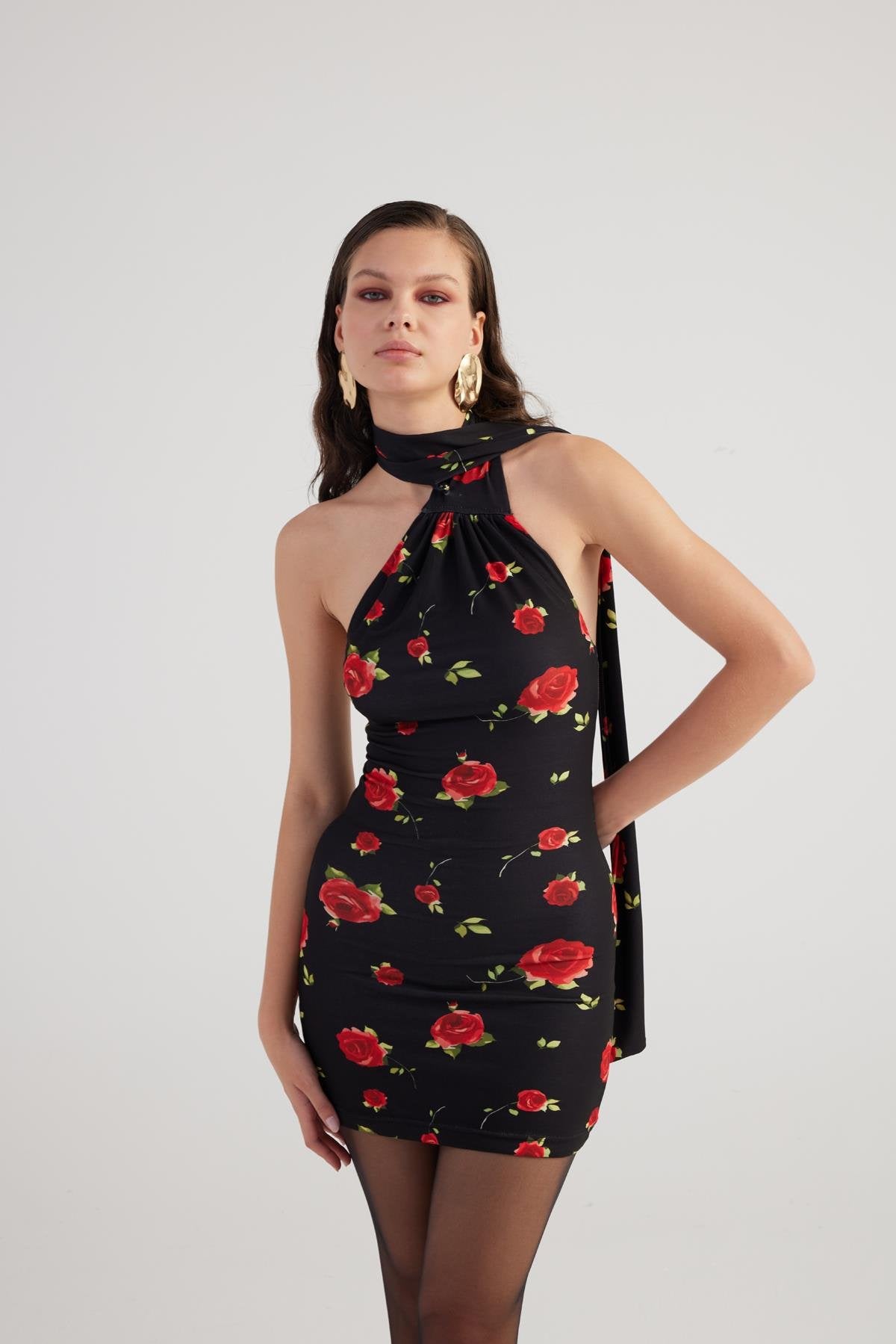 Şal Yaka Detaylı Gül Desenli Sırt Dekolteli Mini Helena Elbise Siyah