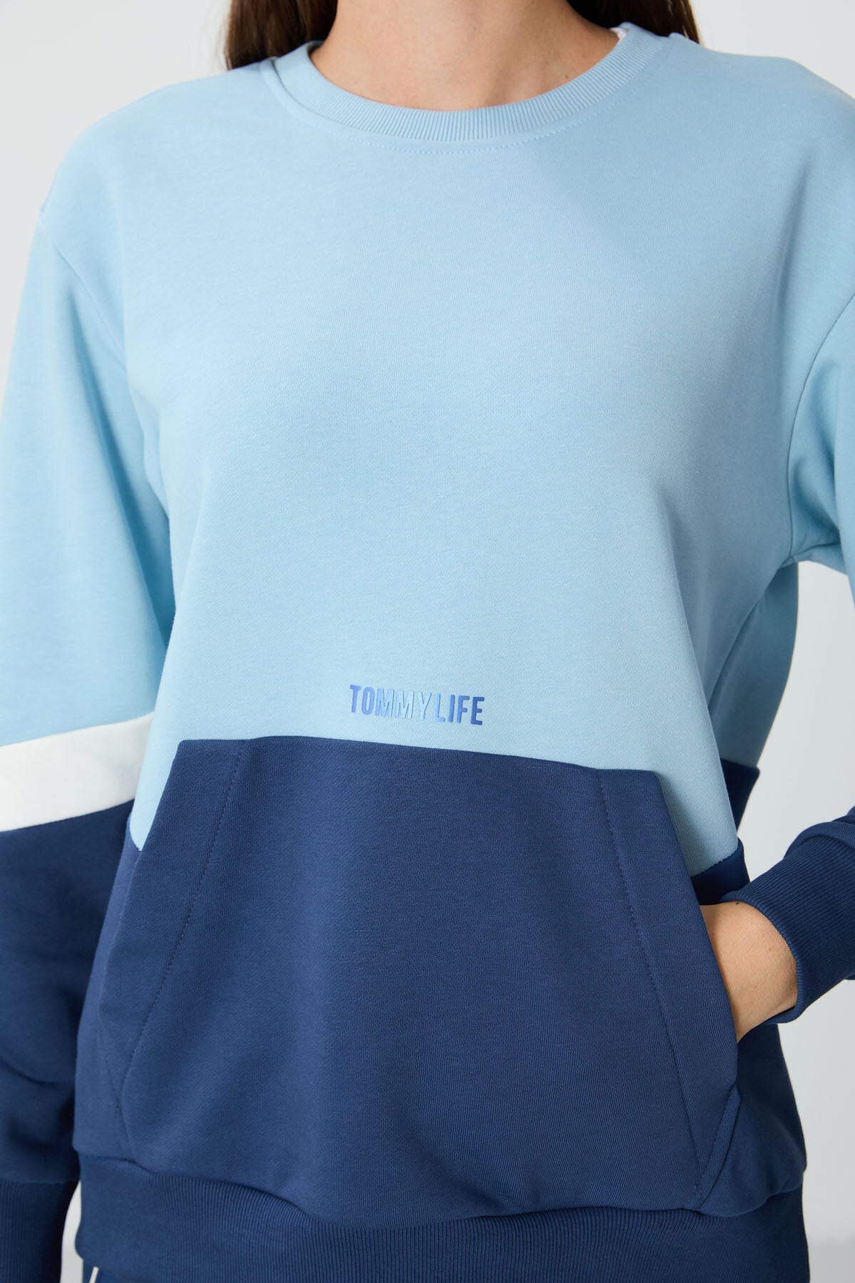 Açık Mavi Kompakt Pamuklu Kalın Pürüzsüz Dokulu O Yaka Oversize Fit Kadın Sweatshirt - 97289
