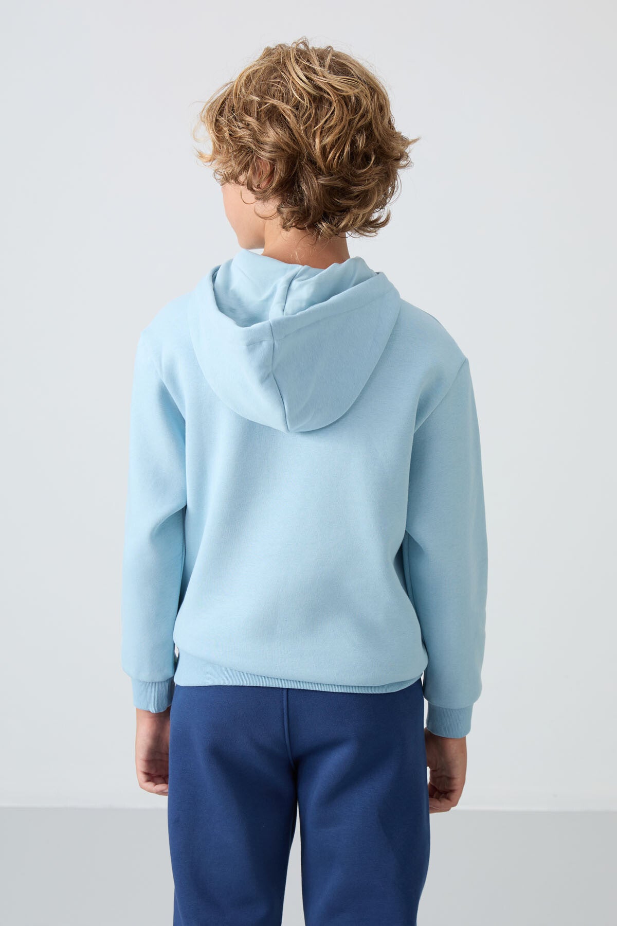 Açık Mavi Pamuklu Kalın İçi Tüylü Yumuşak Dokulu Standart Fit Nakışlı Erkek Çocuk Sweatshirt - 11244