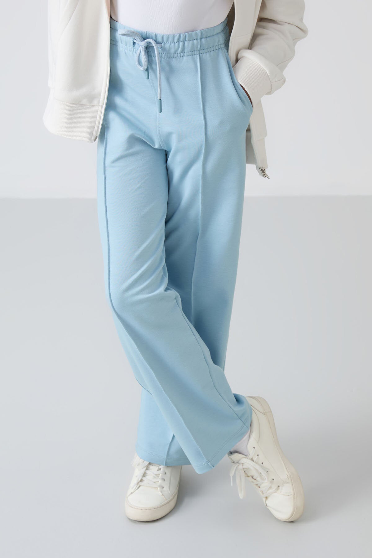 Açık Mavi Cepli Ön Dikiş Detaylı Geniş Paça Kız Çocuk Eşofman Altı -75144