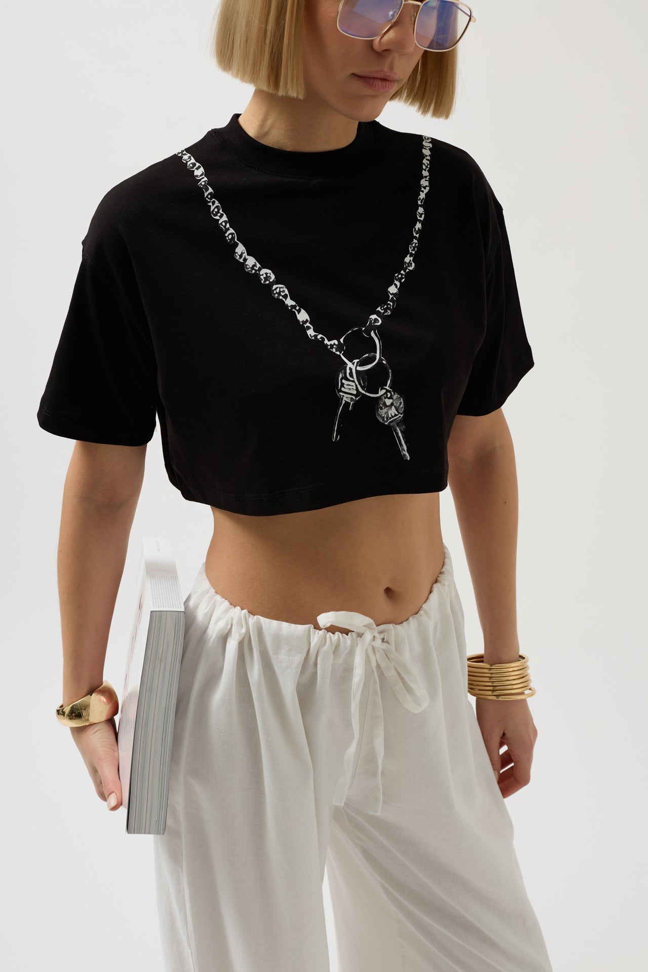 Zincir Baskılı Crop Siyah T-Shirt