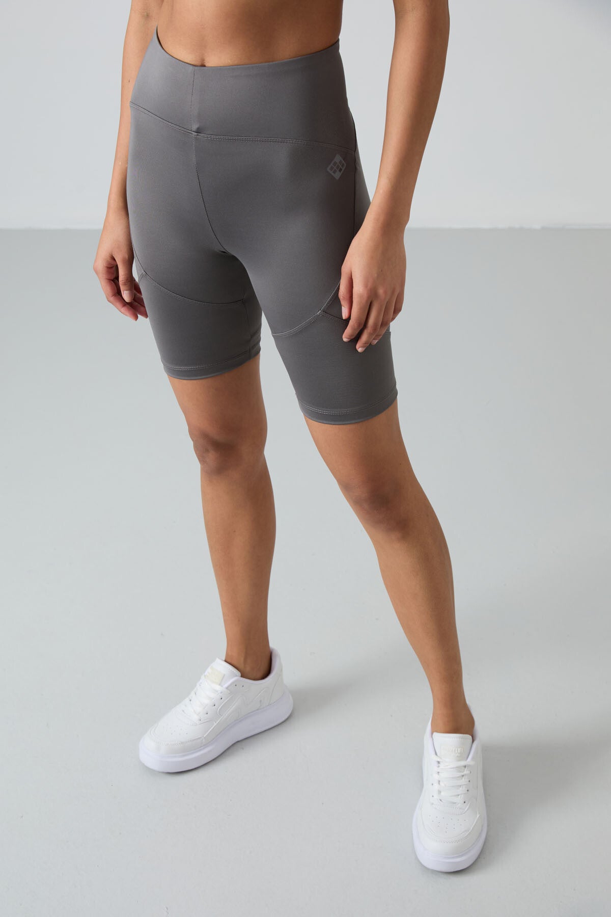 Koyu Gri Esnek Standart Fit Performans Kadın Biker Tayt - 91013