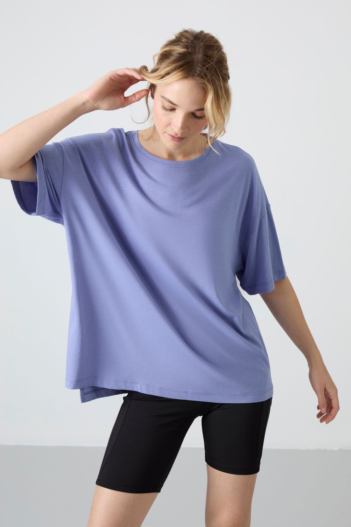 Açık Eflatun Penye Modal Yumuşak Tuşeli Oversize Fit Basic Kadın T-Shirt- 97285