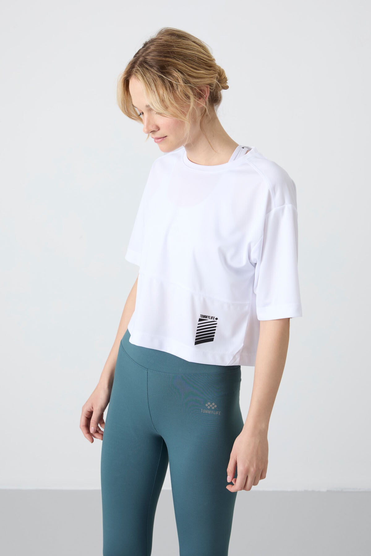 Beyaz Nefes Alan Dokulu İnce Esnek Oversize Fit Performans Kadın T-Shirt - 97284