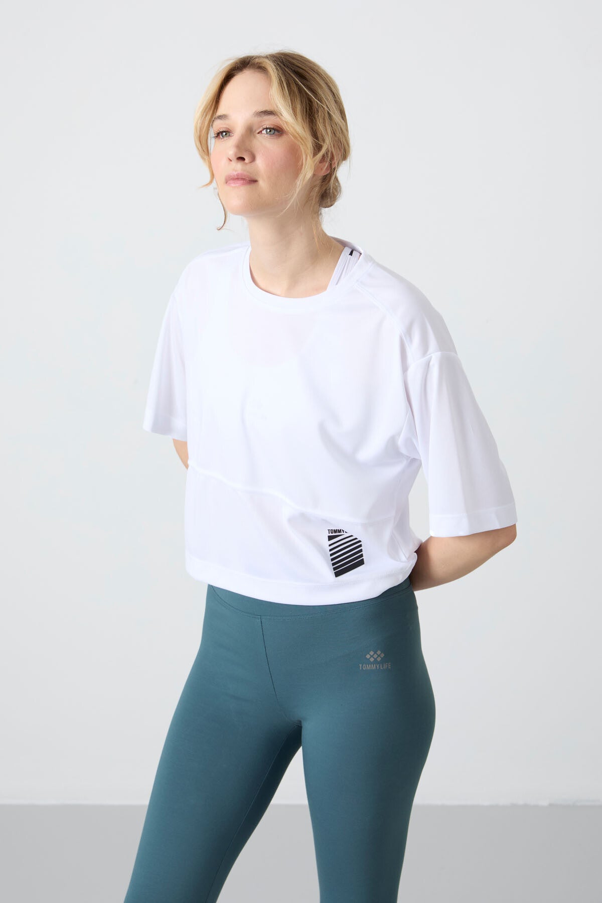 Beyaz Nefes Alan Dokulu İnce Esnek Oversize Fit Performans Kadın T-Shirt - 97284