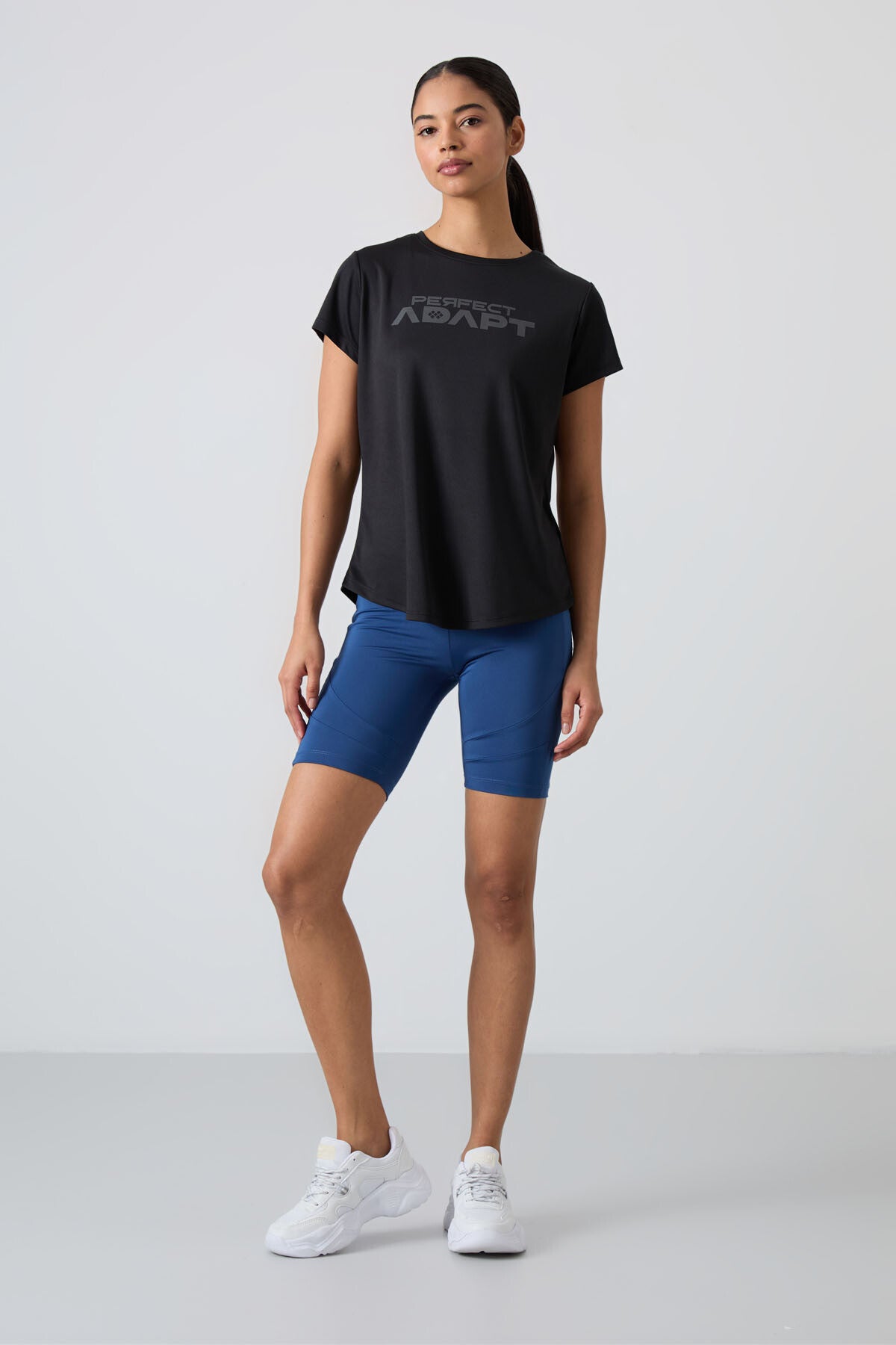 Siyah Nefes Alan Dokulu İnce Esnek Standart Fit Performans Kadın T-Shirt - 97283