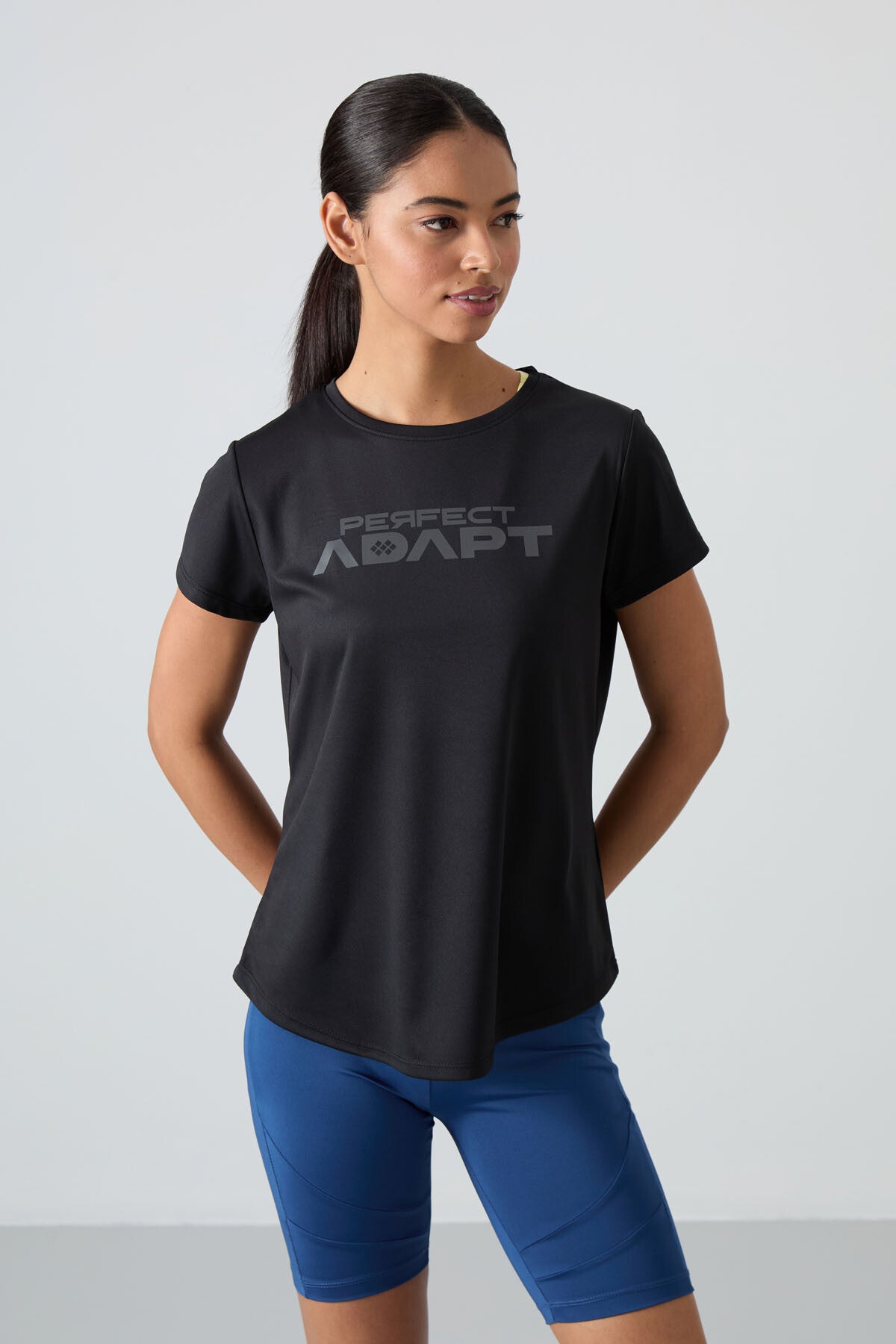Siyah Nefes Alan Dokulu İnce Esnek Standart Fit Performans Kadın T-Shirt - 97283