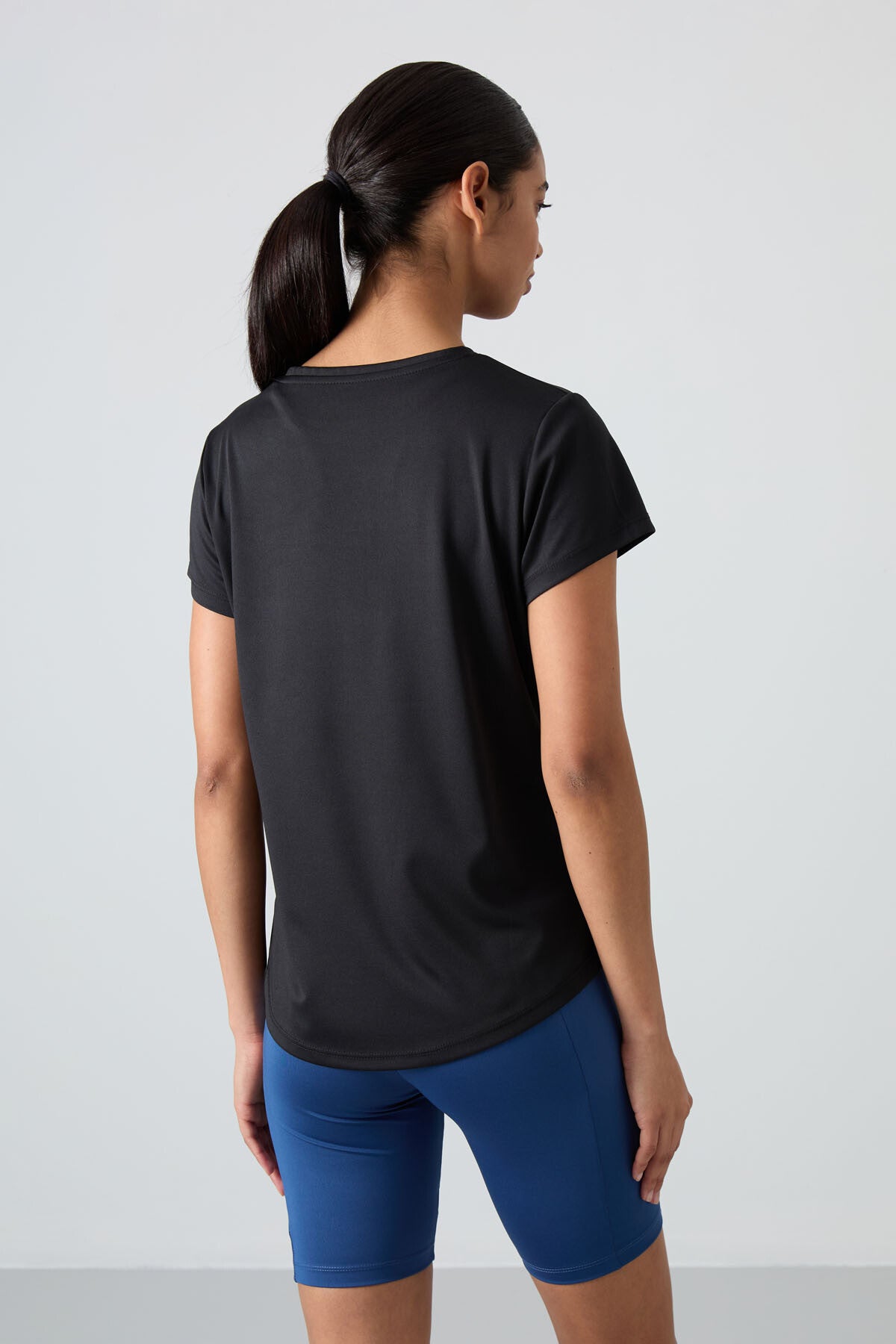 Siyah Nefes Alan Dokulu İnce Esnek Standart Fit Performans Kadın T-Shirt - 97283