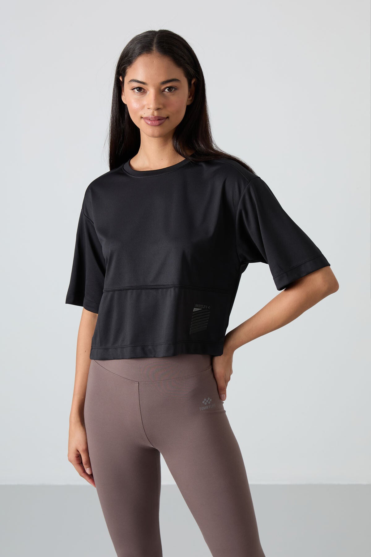 Siyah Nefes Alan Dokulu İnce Esnek Oversize Fit Performans Kadın T-Shirt - 97284