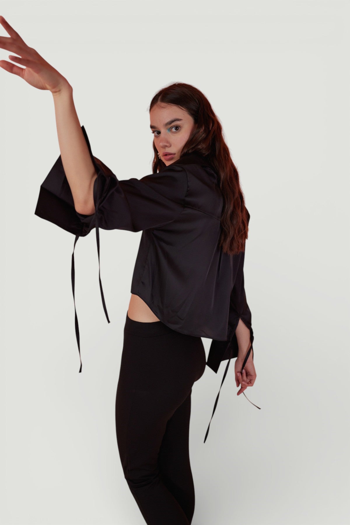 Özel Dokulu Saten Crop Silky Gömlek Siyah