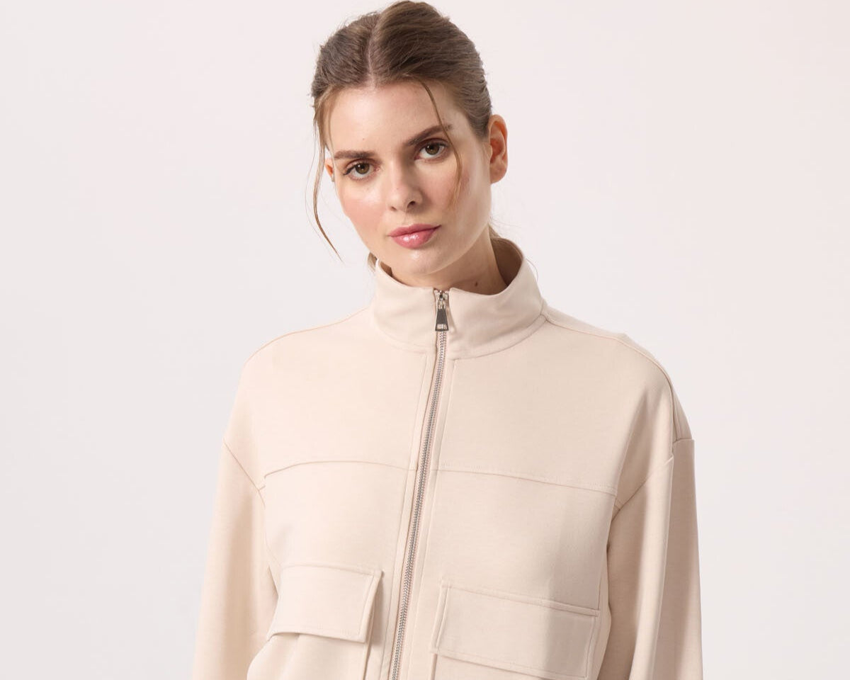 Bej Yumuşak Dokulu Dik Yaka Oversize Kargo Cepli Kadın Crop Top Sweatshirt - 97301